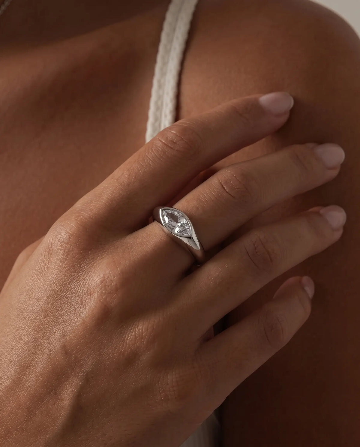 cascalia-ai ring-104-S_studio1_a2+solo.png