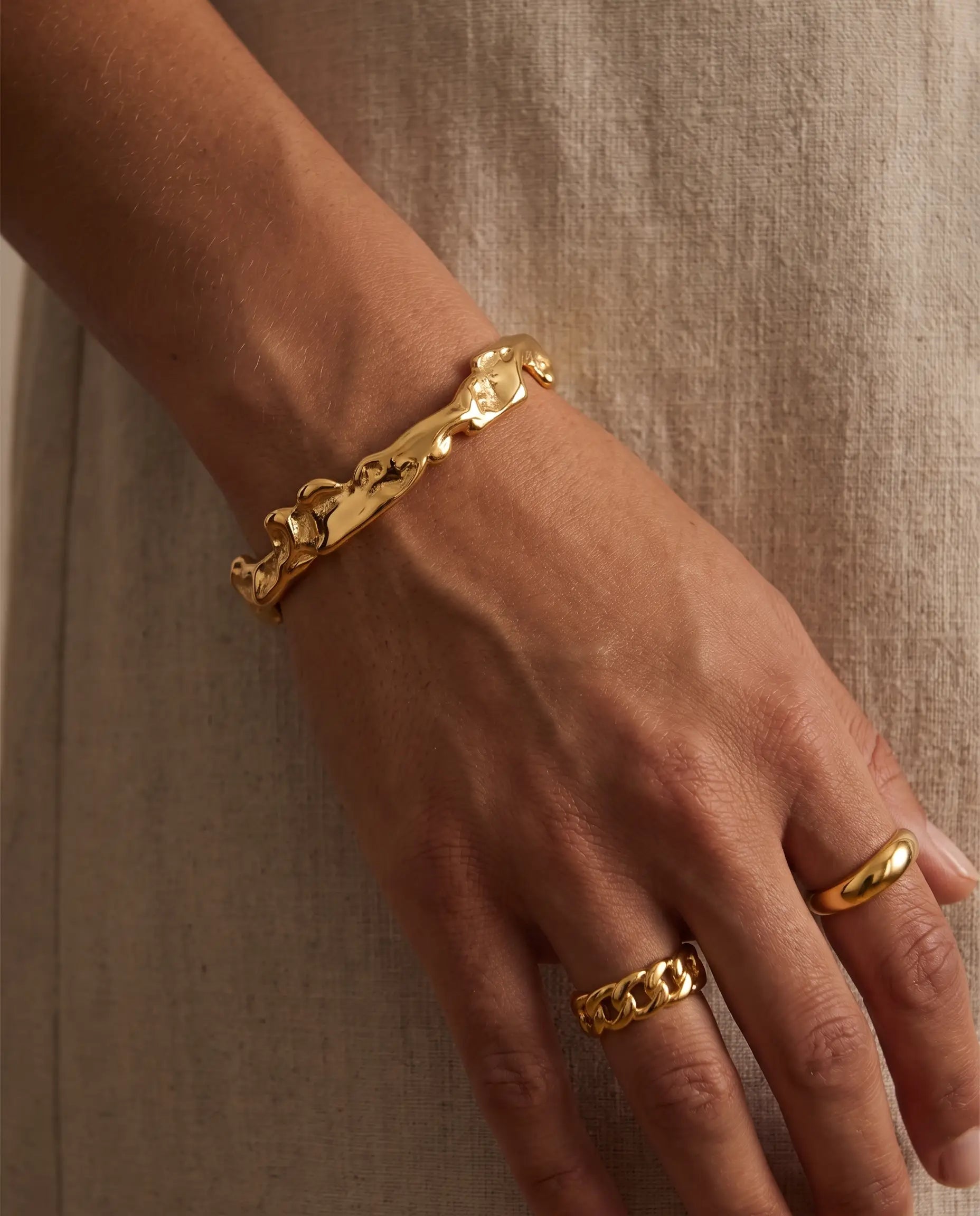 cascalia-ai bangle-190_studio1_a1+ring148+ring111.png