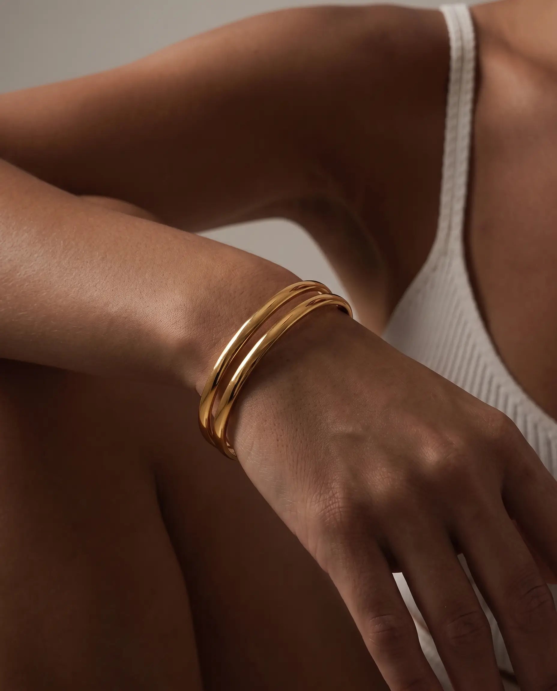 cascalia-ai bangle-202_studio2_a4+solo.png