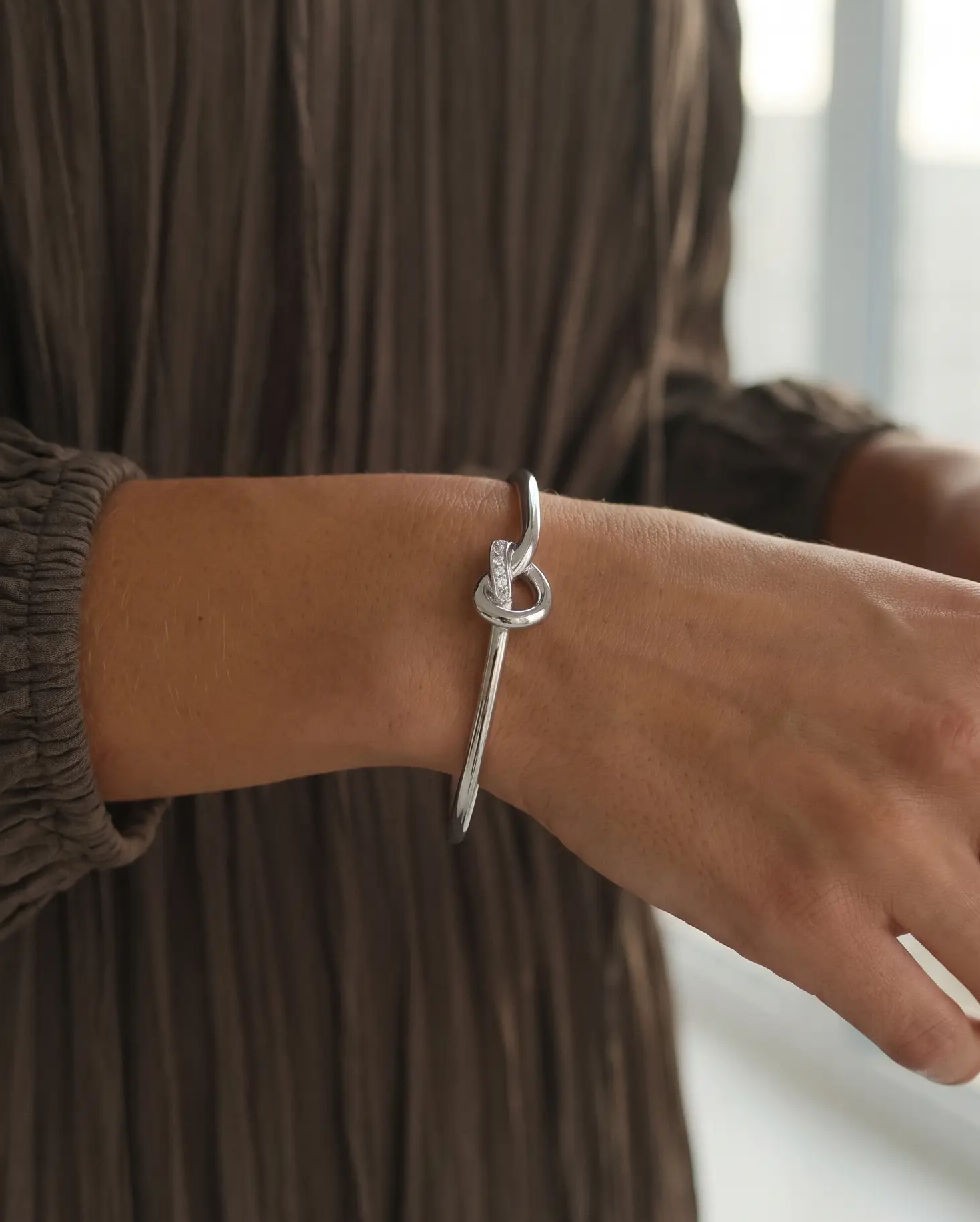 cascalia-ai bangle-315-S_studio1_a2+solo.png