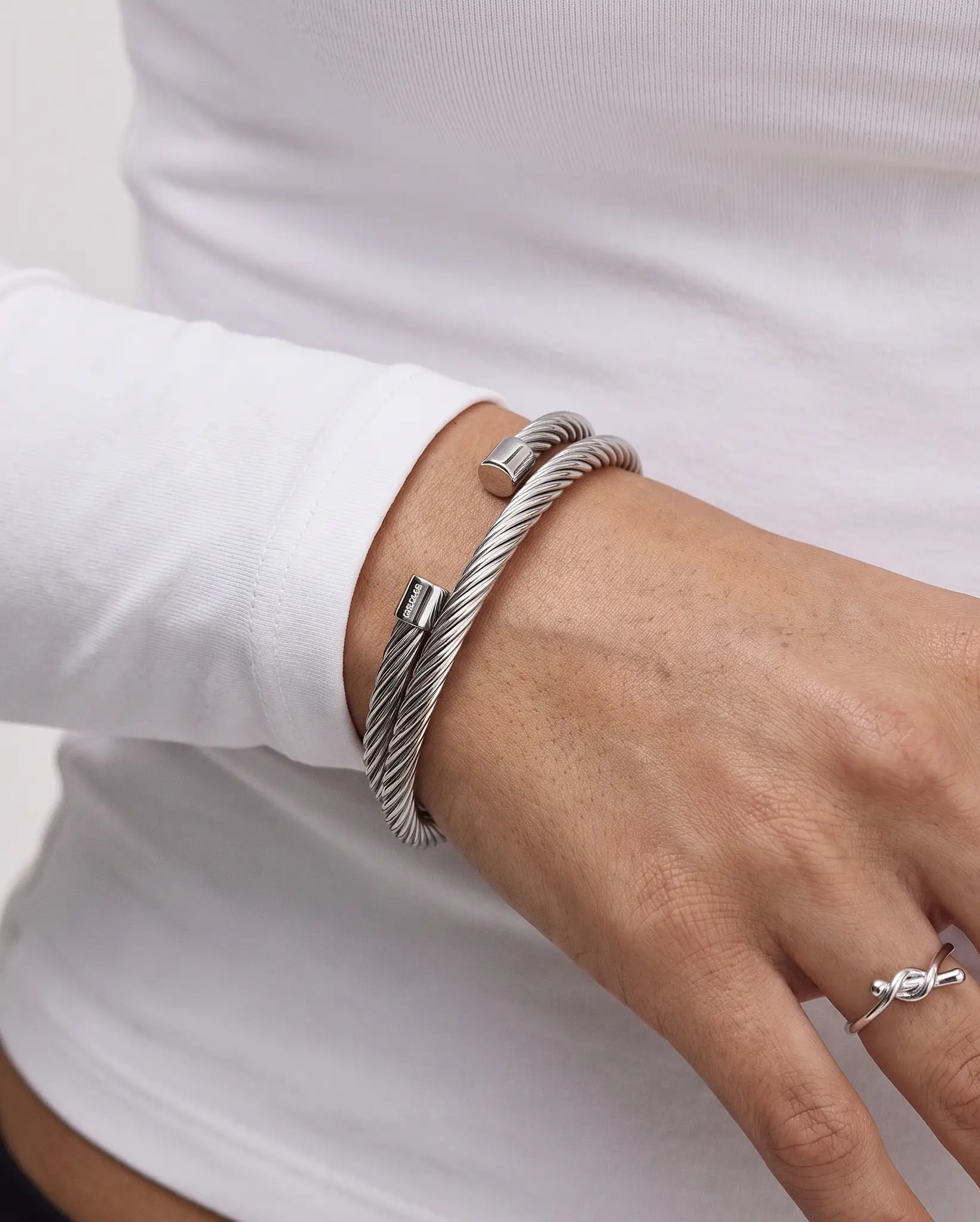 cascalia-ai bangle-339-S_studio1_a2+ring305-S.png