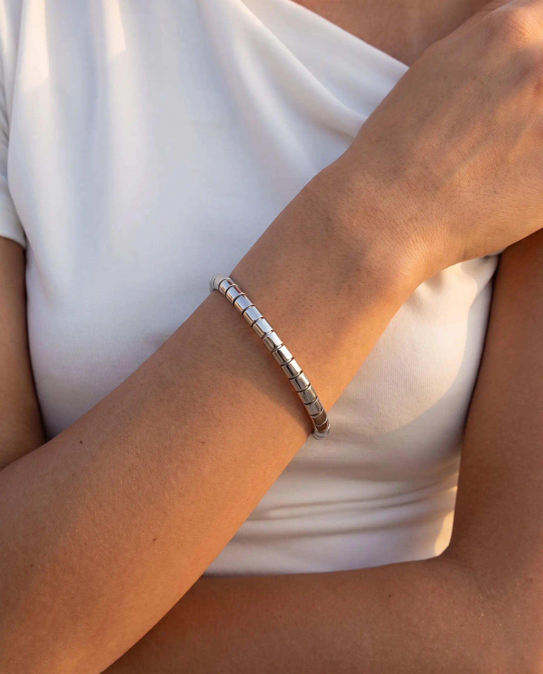 cascalia-ai bangle-340-S_lifestyle1_a2+solo.png