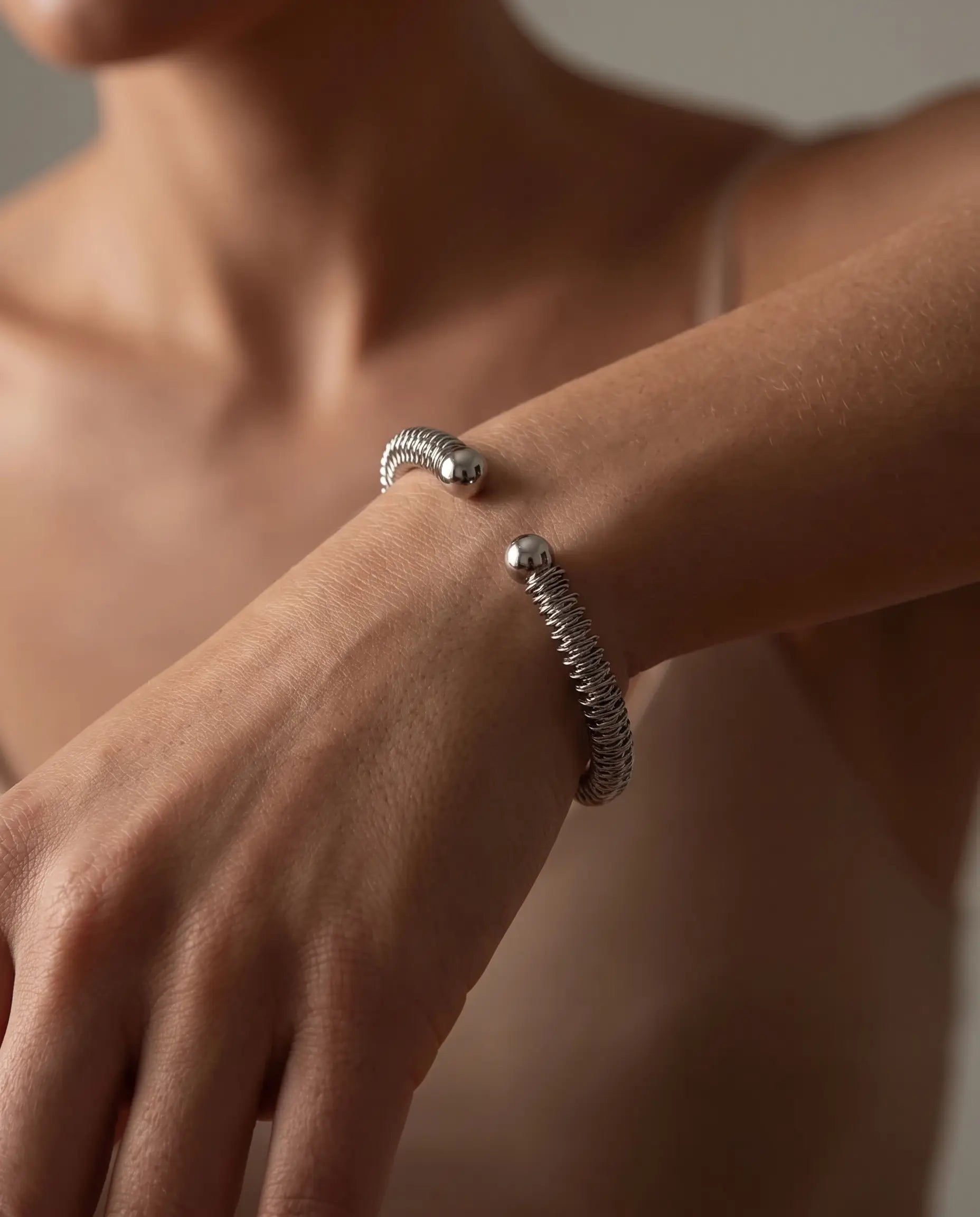 cascalia-ai bangle-380-S_lifestyle1_a1+solo.png