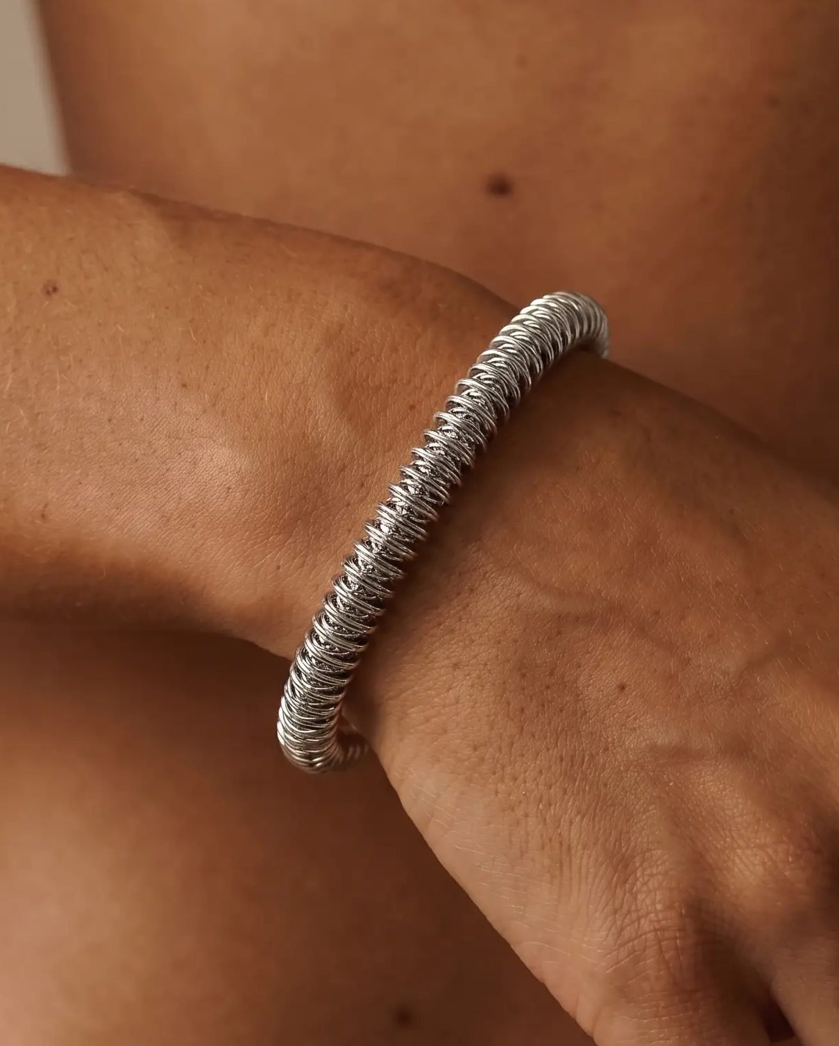 cascalia-ai bangle-380-S_studio1_a2+ring117-S.png