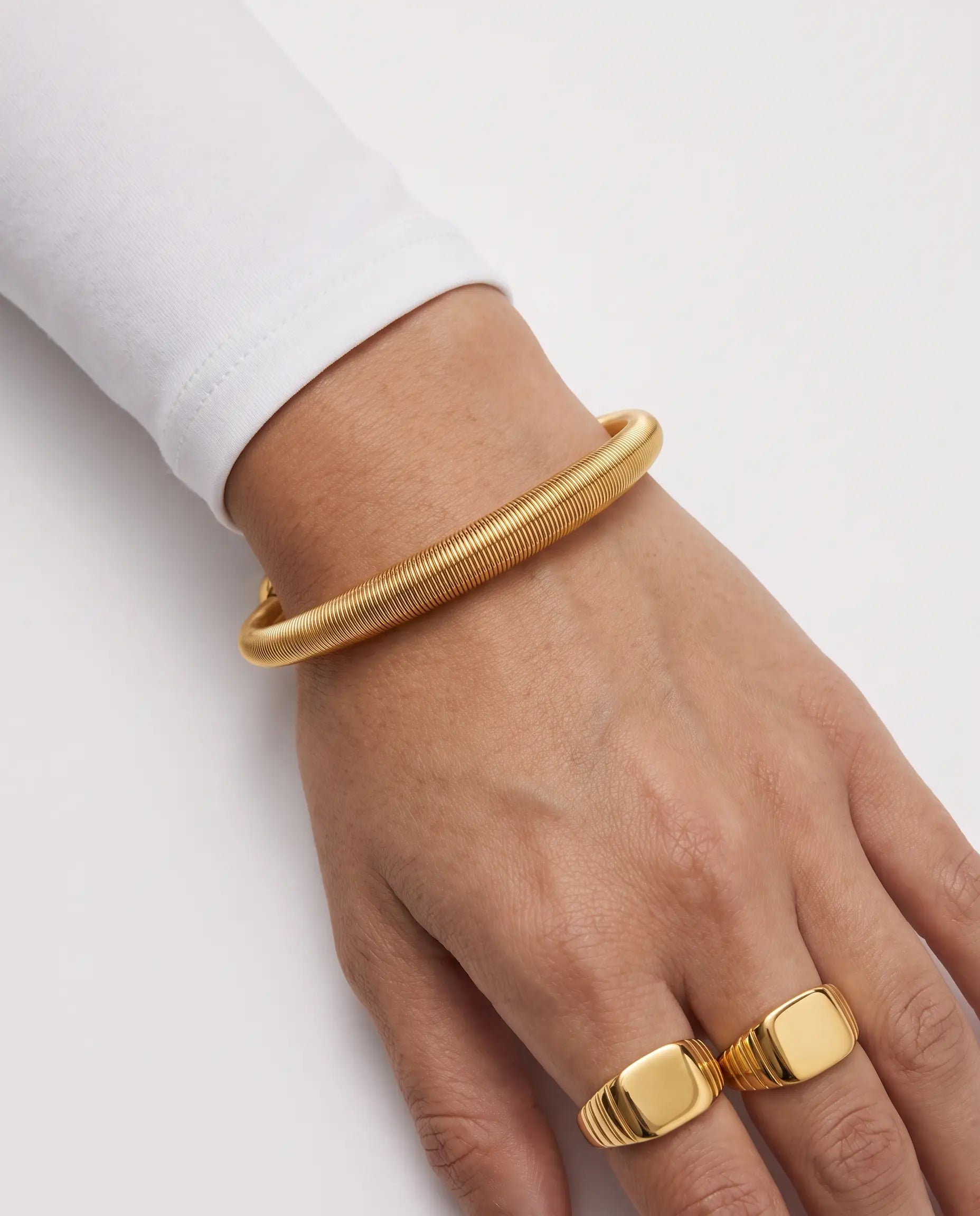 cascalia-ai bangle-381_studio1_a1+ring12.png