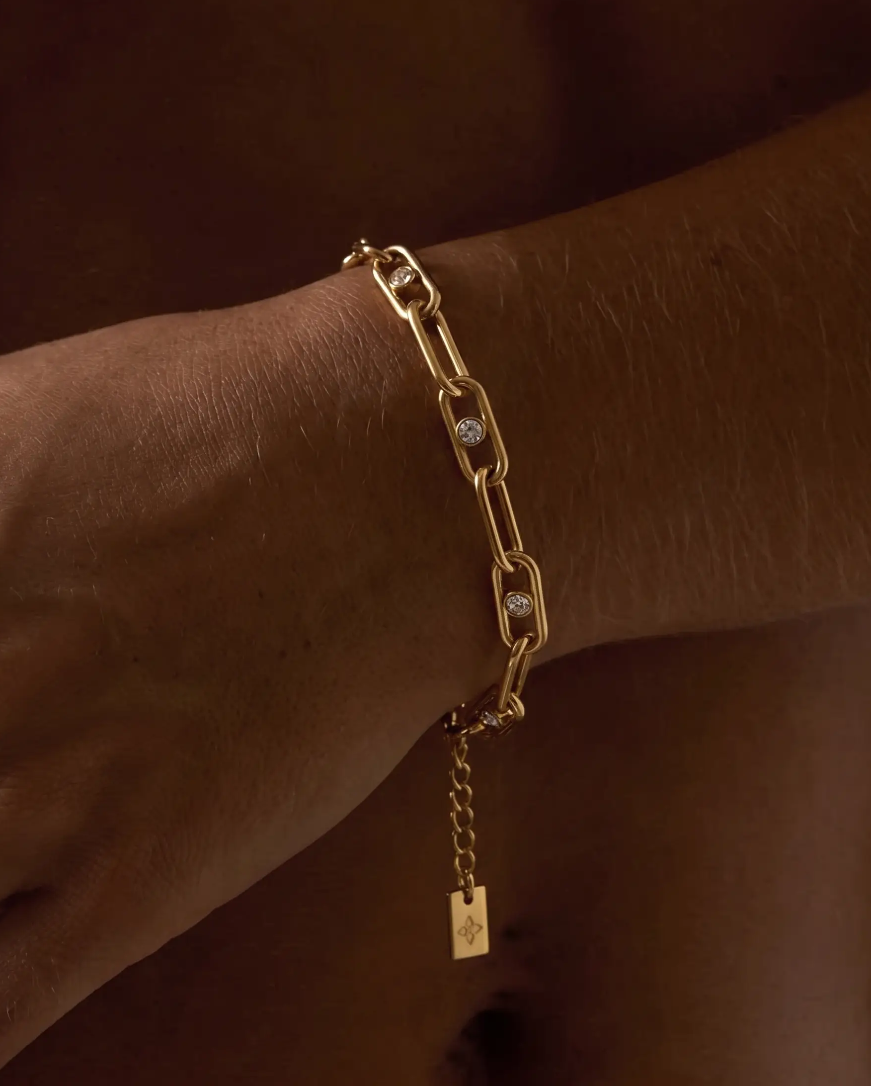 cascalia-ai bracelet-182_lifestyle1_a3+solo.png
