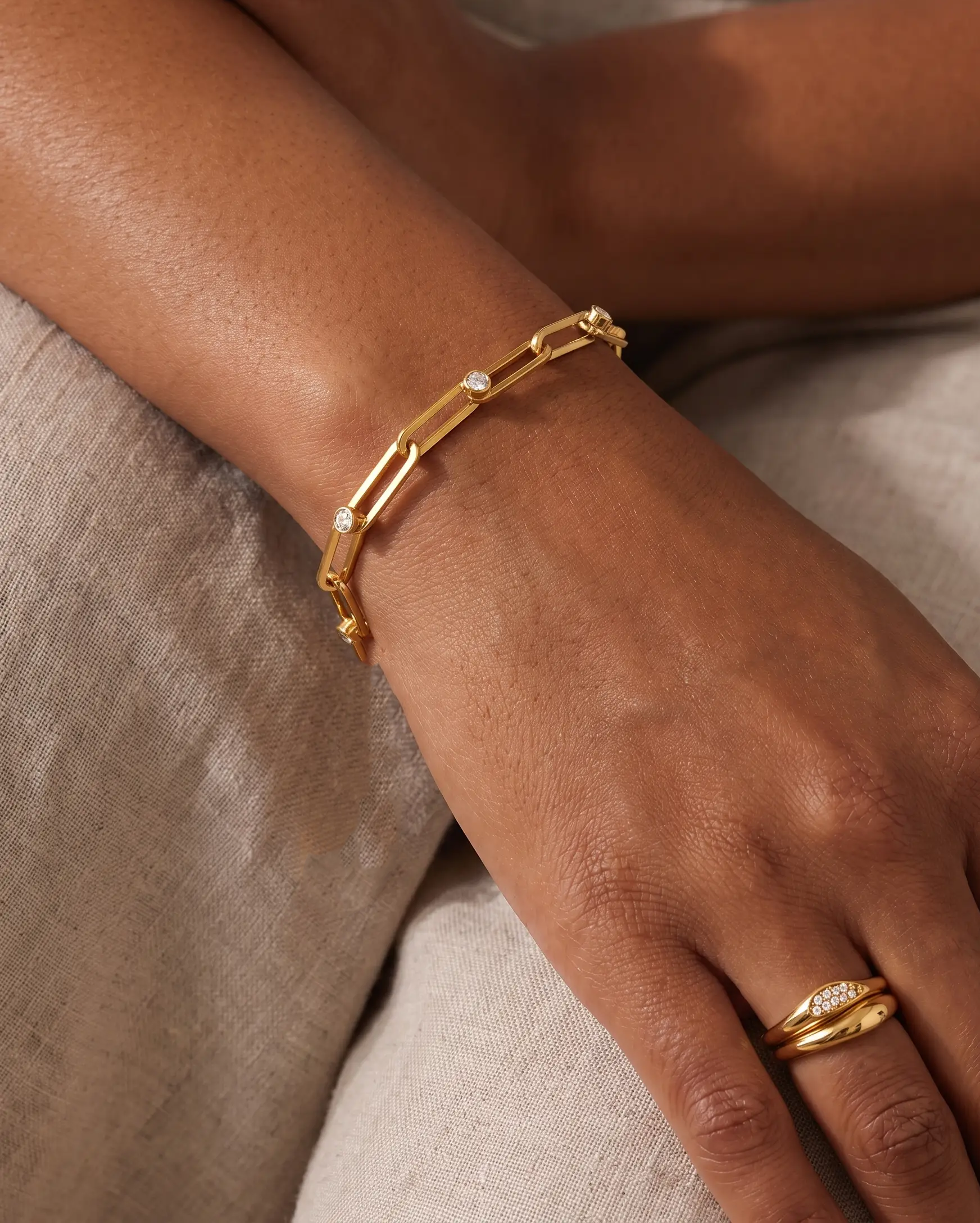 cascalia-ai bracelet-183_lifestyle1_a1+ring300.png