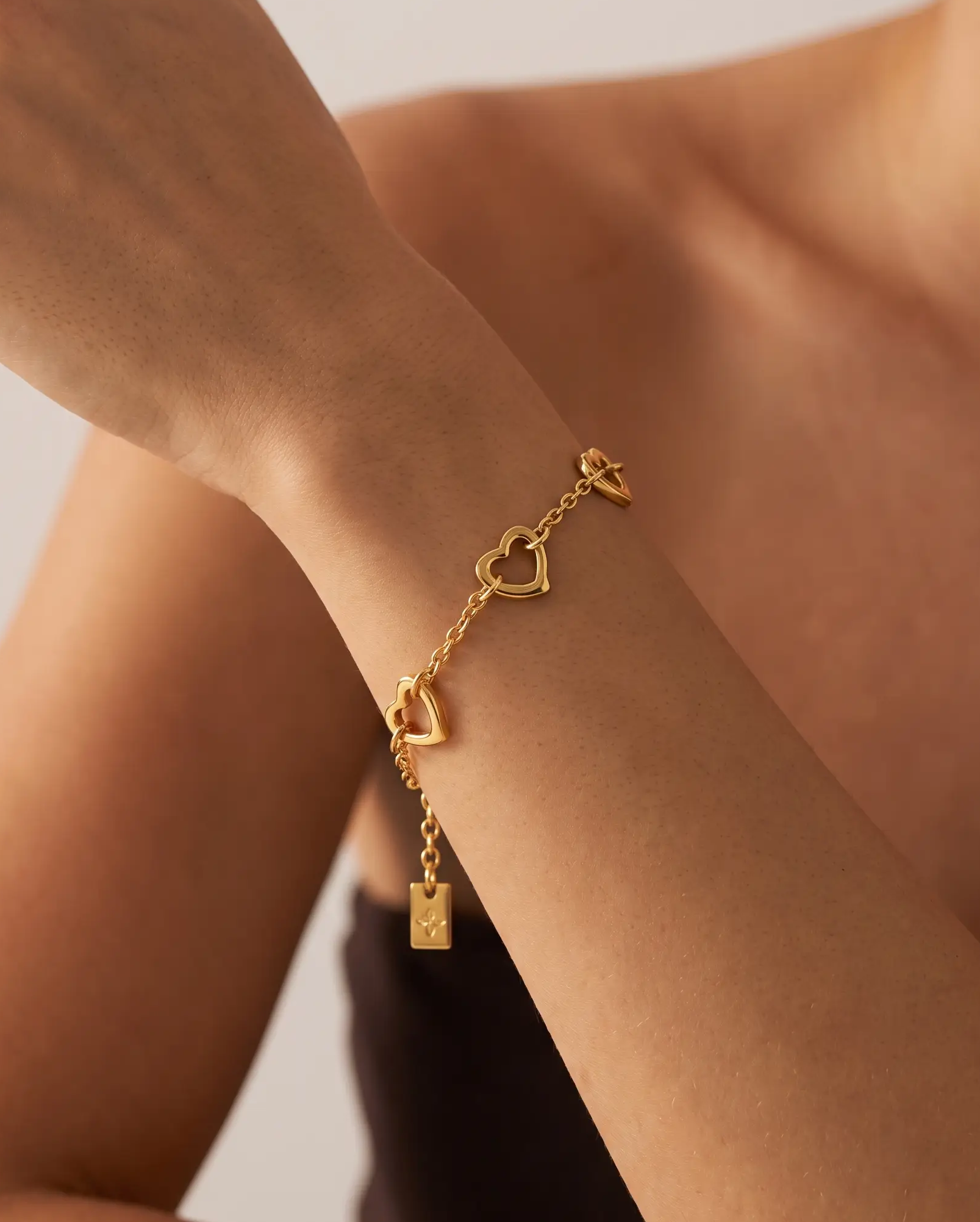 cascalia-ai bracelet-186_lifestyle1_a2+solo.png