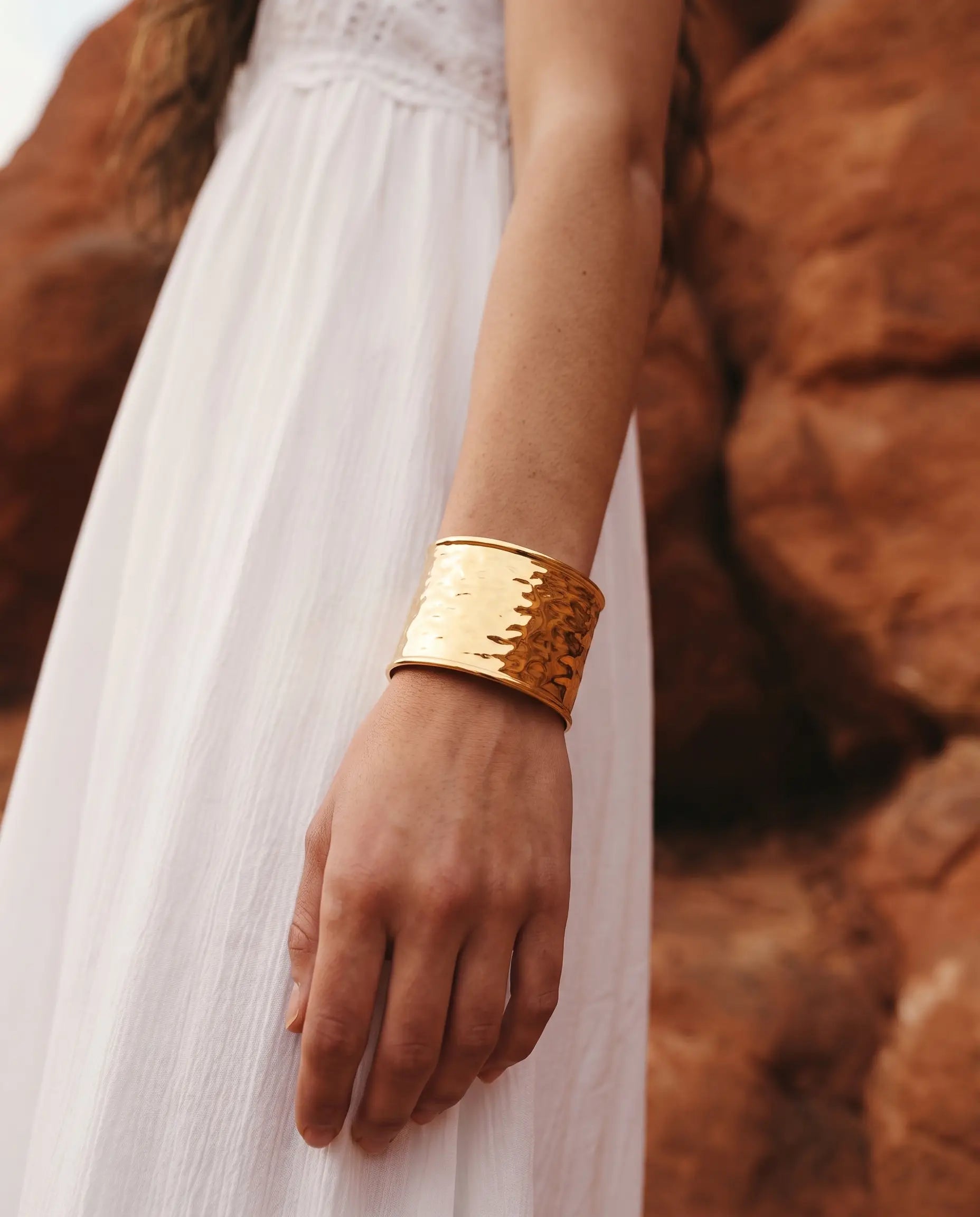 cascalia-ai bracelet-210_lifestyle1_a3+solo.png