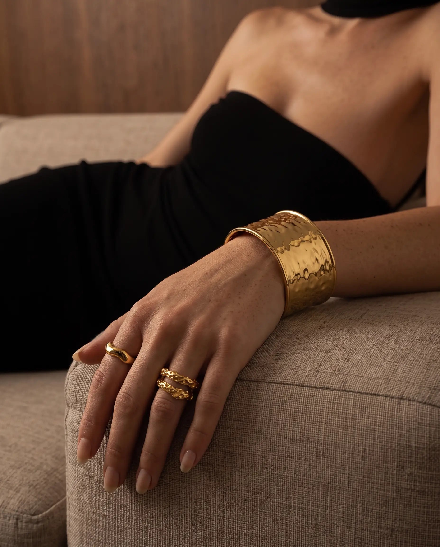 cascalia-ai bracelet-210_studio1_a2+ring134+ring118.png