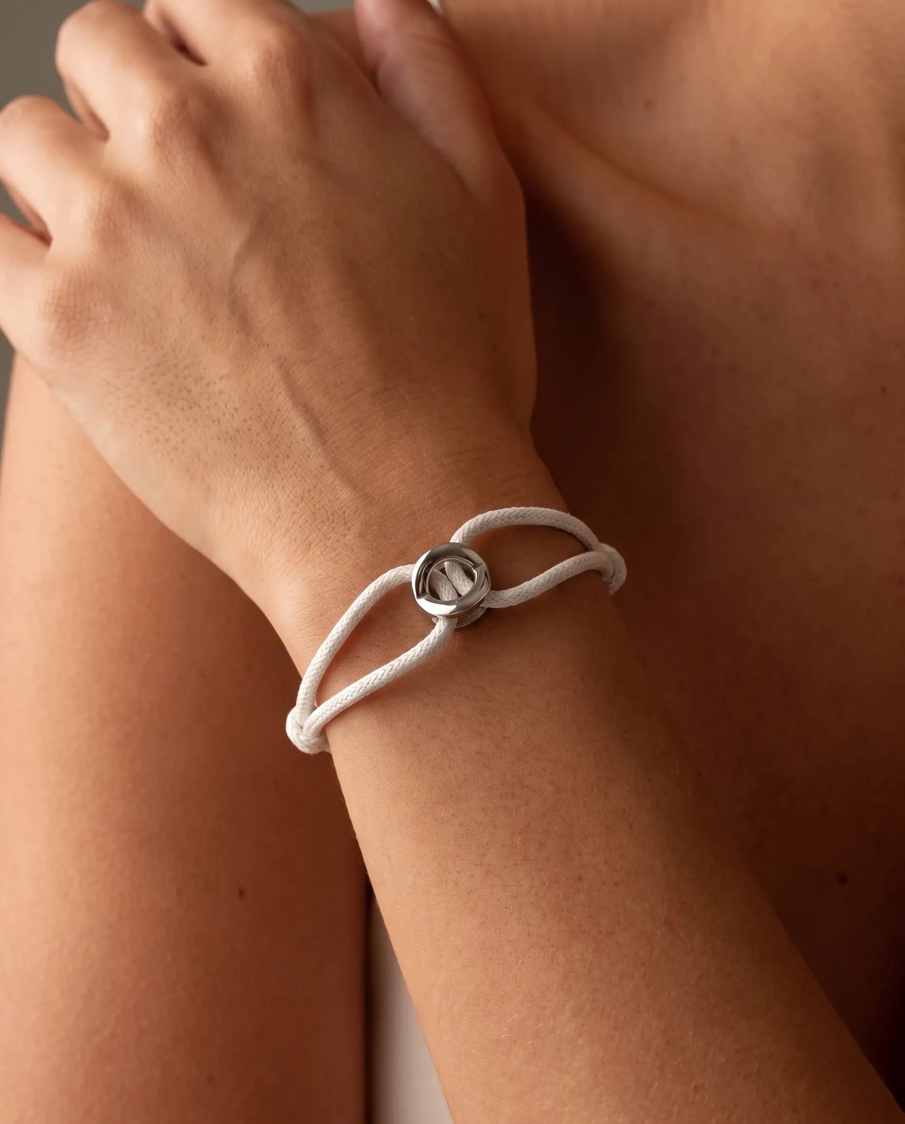 cascalia-ai bracelet-222-S_lifestyle1_a1+solo.png