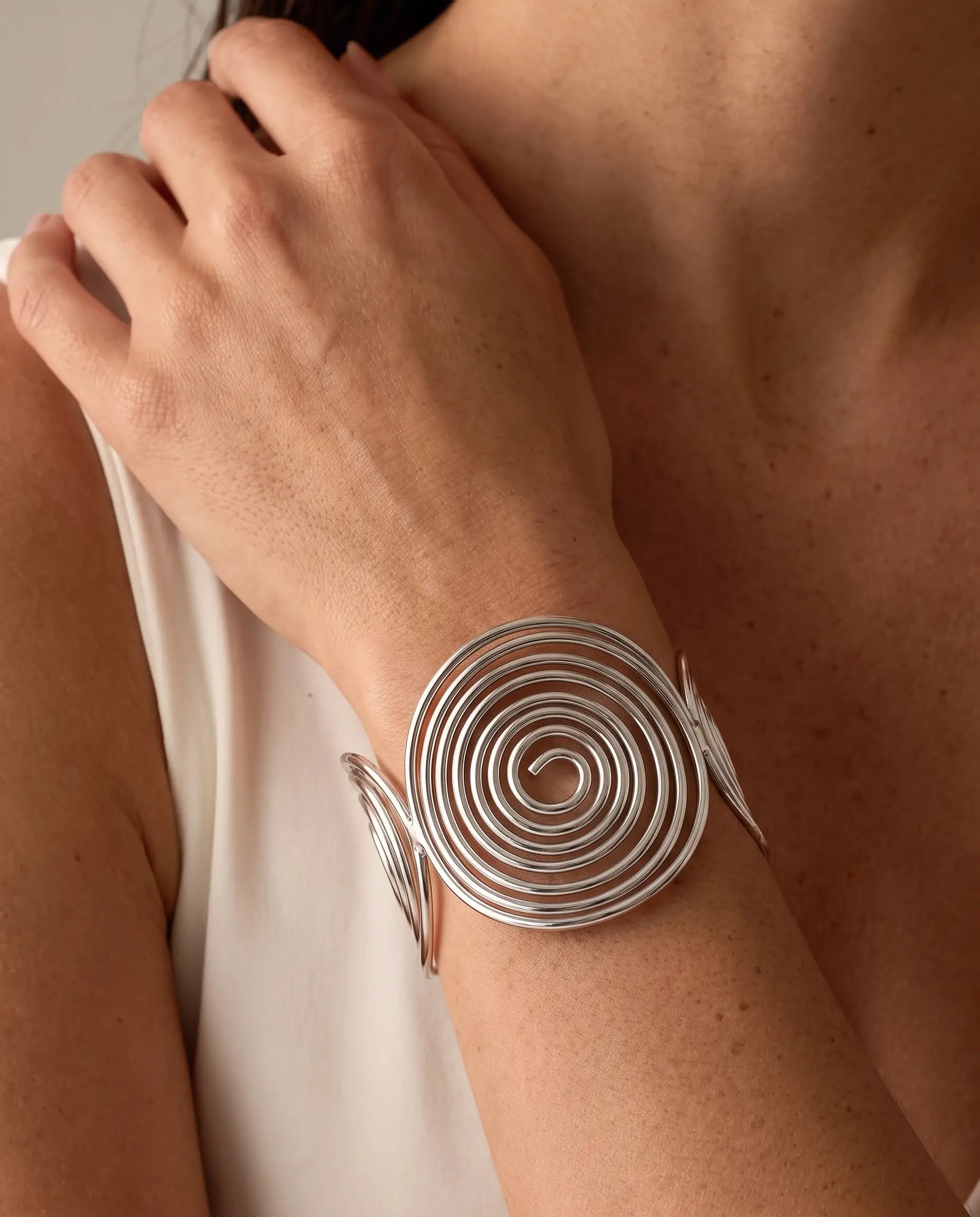 cascalia-ai bracelet-225-S_studio1_a2+solo.png