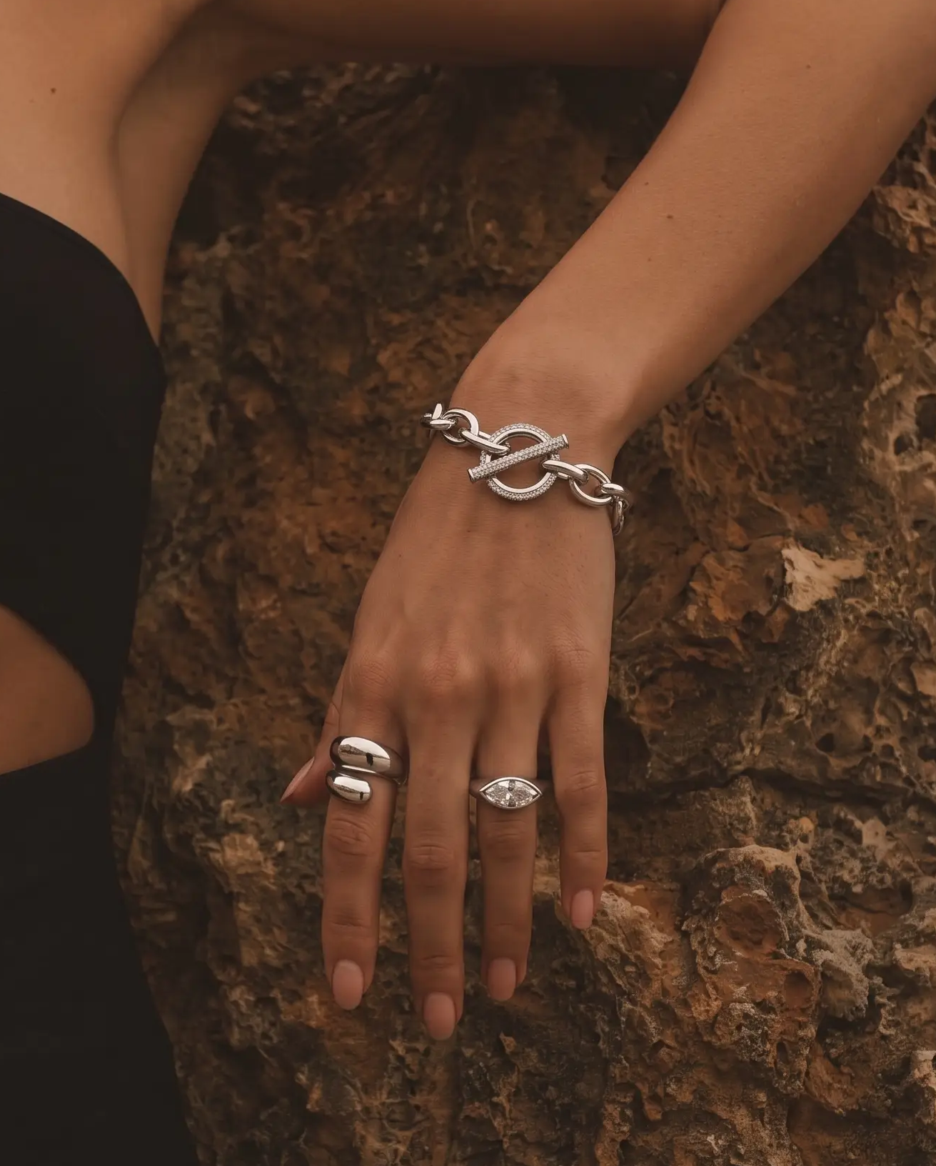cascalia-ai bracelet-311-S_studio2_a2+ring104-S+ring106-S.png