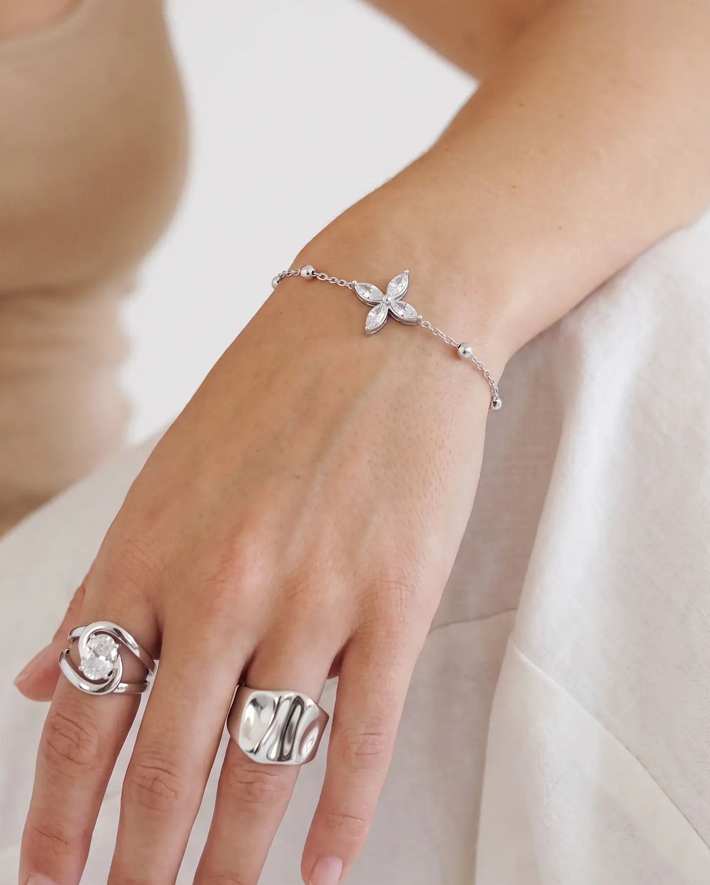 cascalia-ai bracelet-336-S_lifestyle1_a1+ring105-S+ring113-S.png