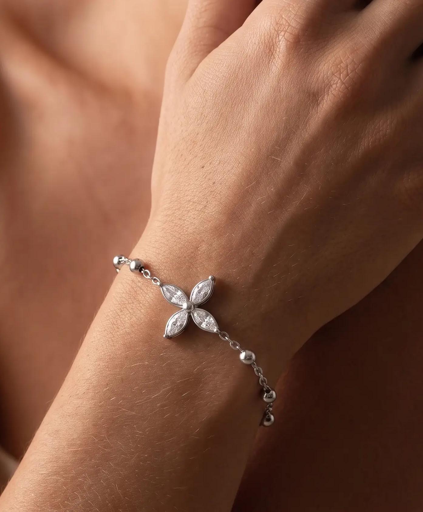cascalia-ai bracelet-336-S_lifestyle1_a2+ring124-S+ring111-S.png