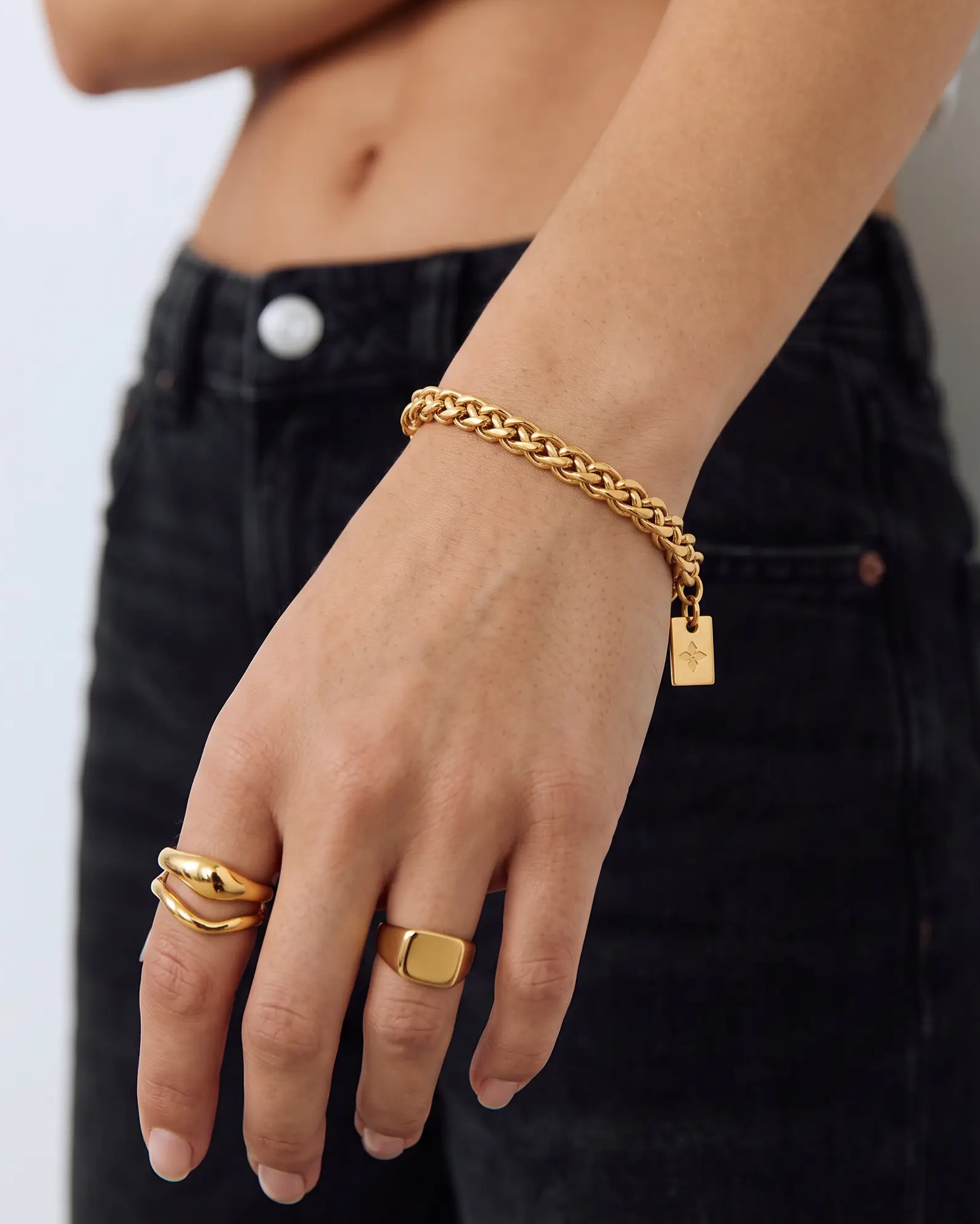 cascalia-ai bracelet-418-5mm_studio1_a5+ring145+ring150.png