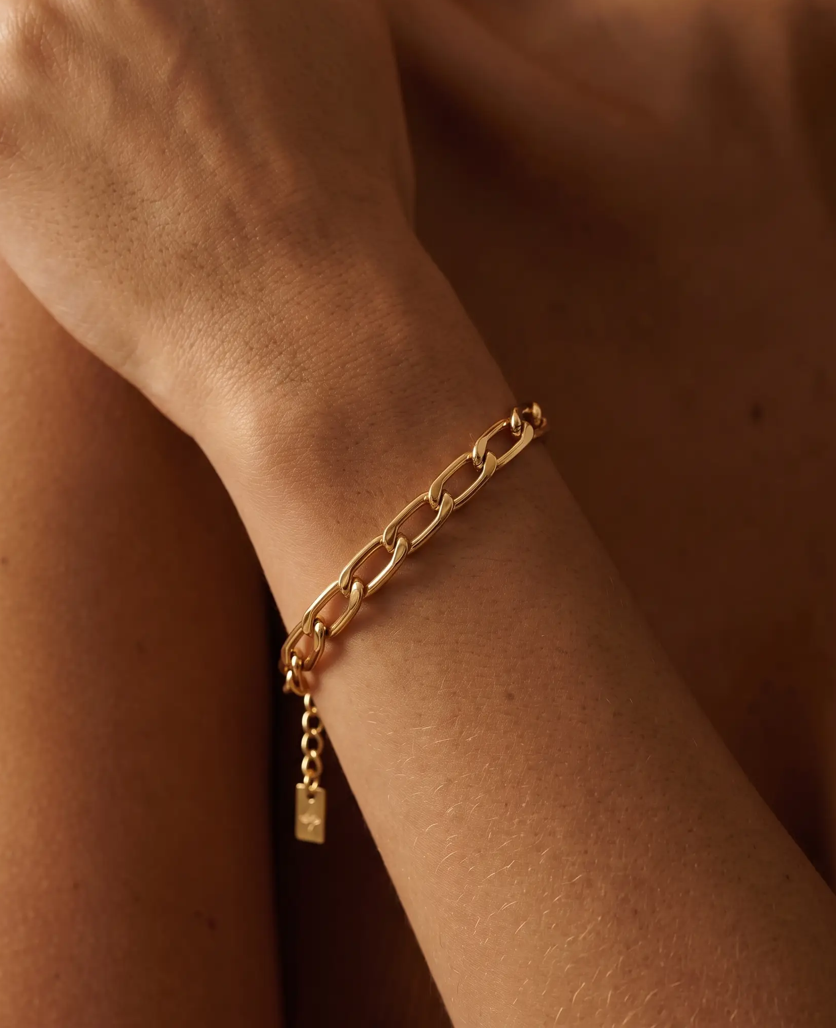 cascalia-ai bracelet-419-6mm_studio2_a6+solo.png