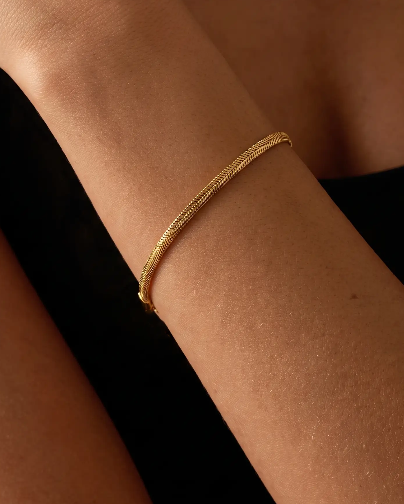 cascalia-ai bracelet-421-2mm_studio2_a5+solo.png