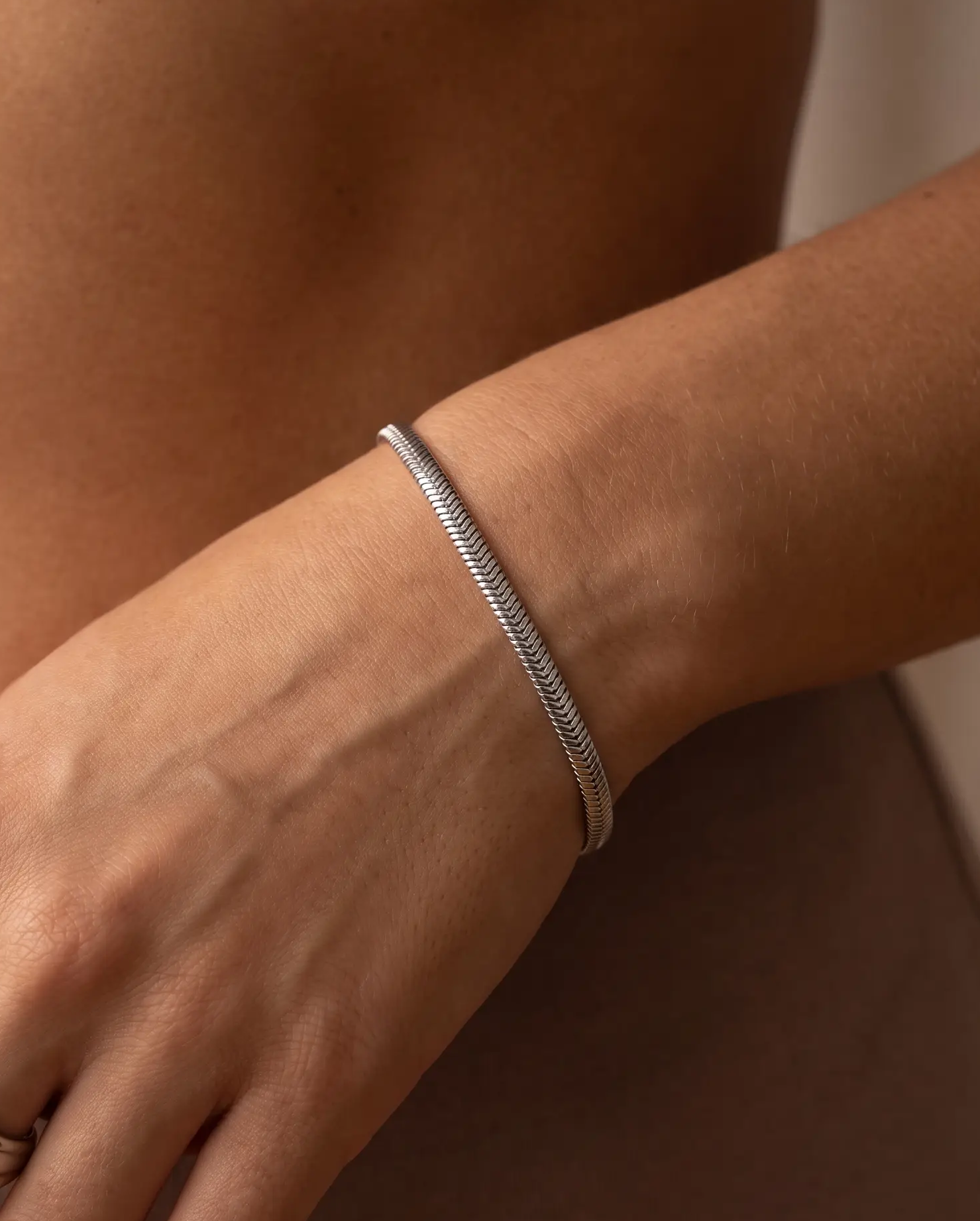 cascalia-ai bracelet-421-3mm-S_studio2_a5+ring17-S.png