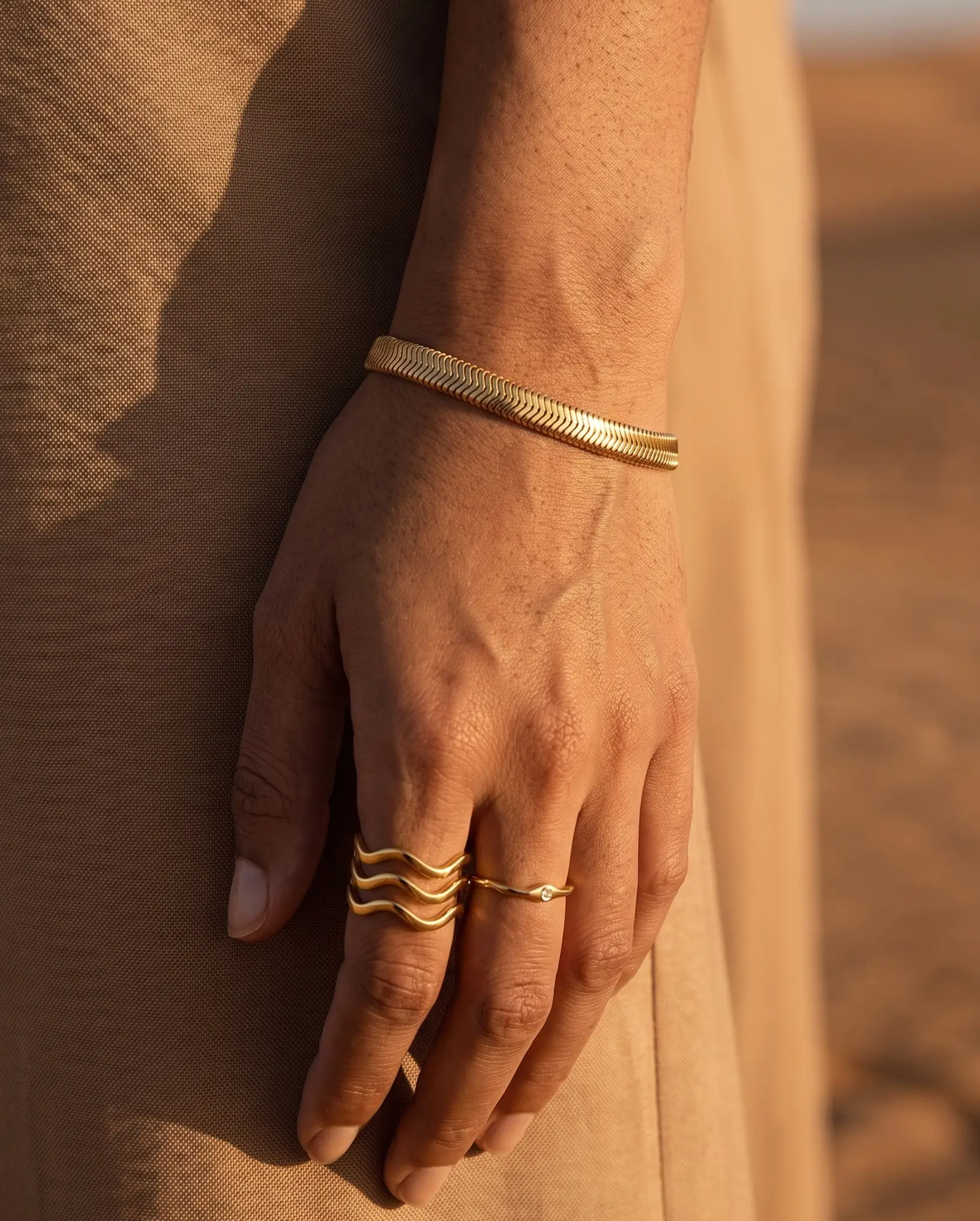 cascalia-ai bracelet-421-5mm_lifestyle1_a1+ring124+ring303.png