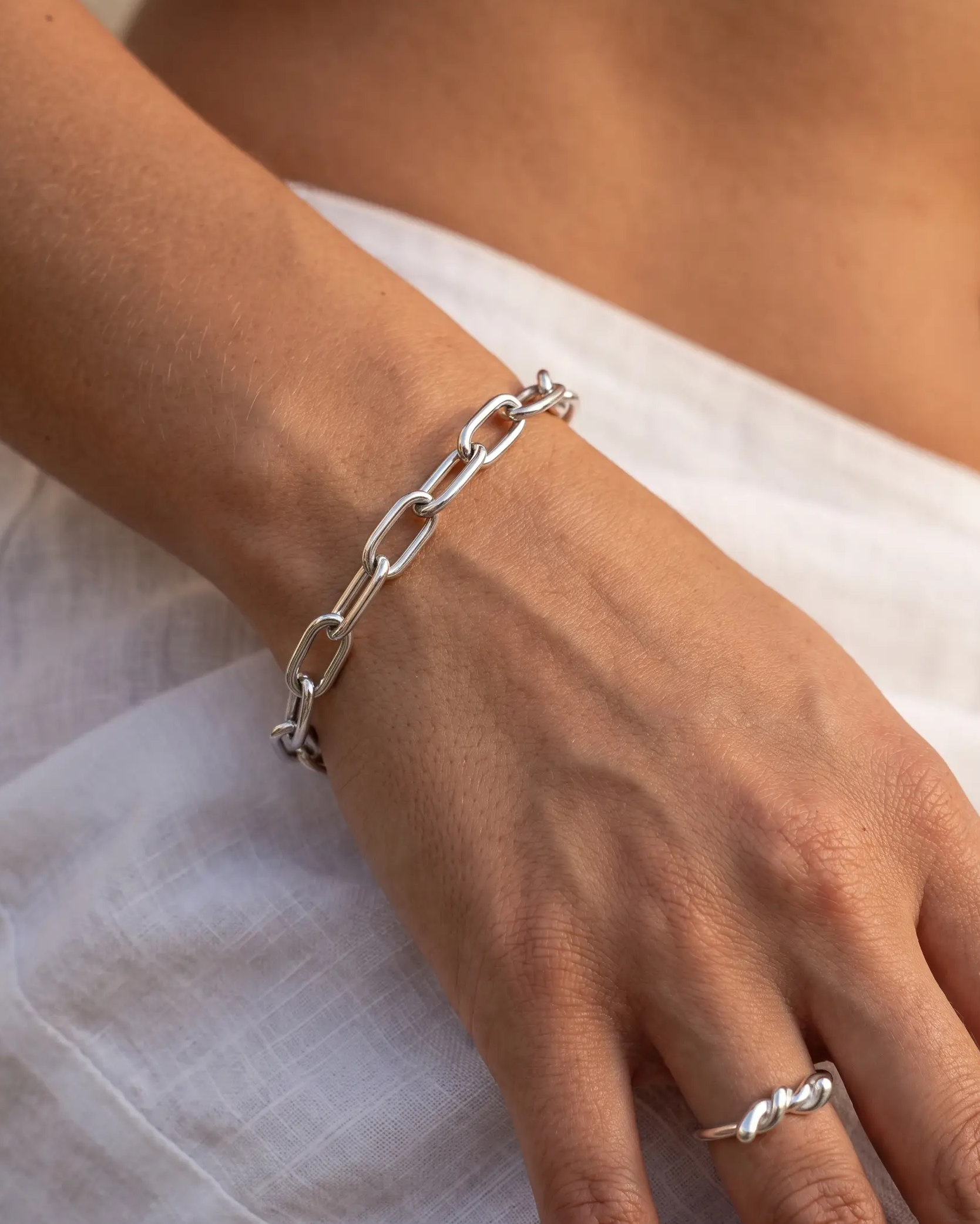 cascalia-ai bracelet-422-3mm-S_studio2_a2+ring305-S.png