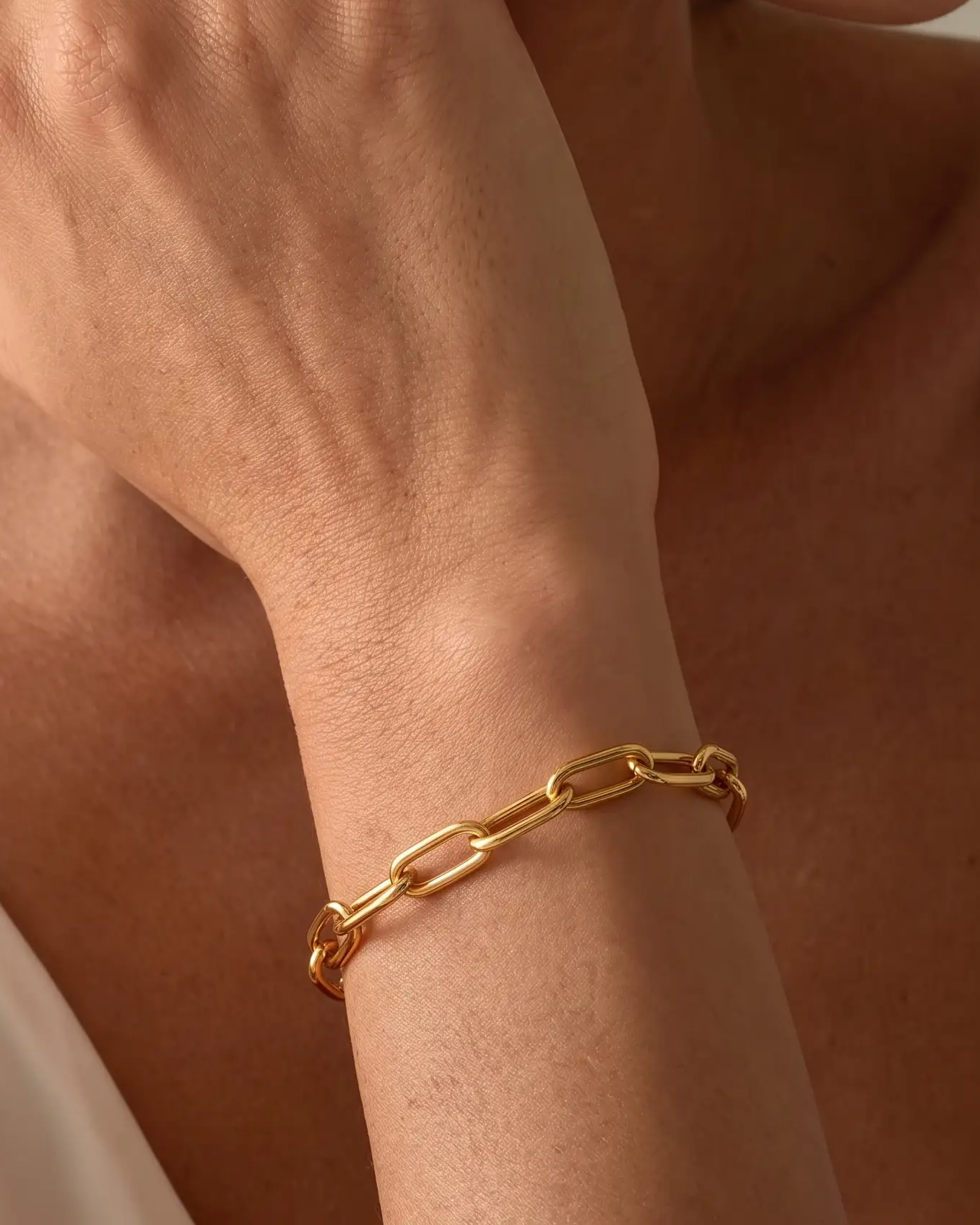 cascalia-ai bracelet-422-3mm_studio2_a1+ring410+ring145.png