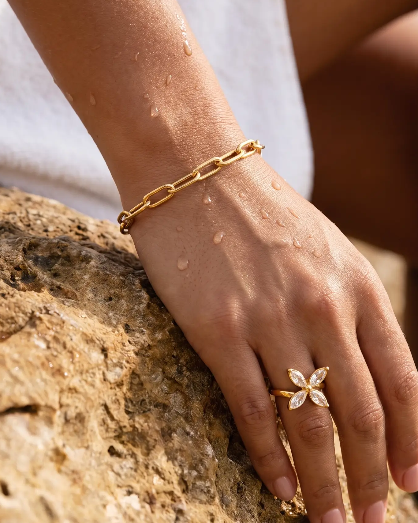 cascalia-ai bracelet-422-3mm_studio2_a2+ring151.png