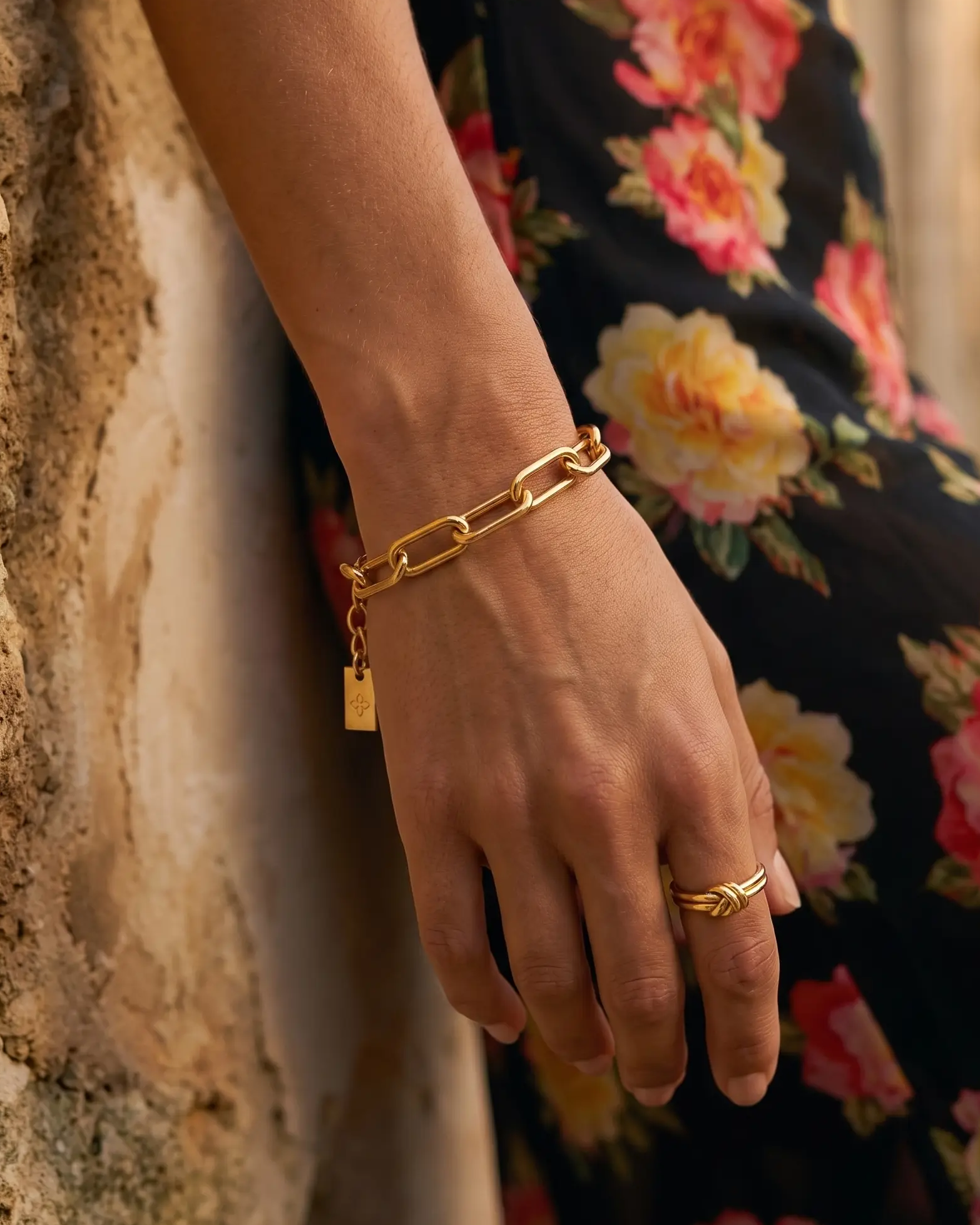 cascalia-ai bracelet-422-6mm_studio1_a1+ring203.png