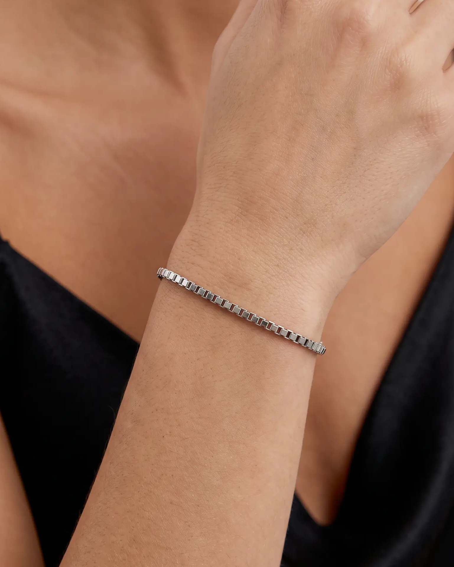 cascalia-ai bracelet-423-1-5mm-S_studio1_a5+solo.png