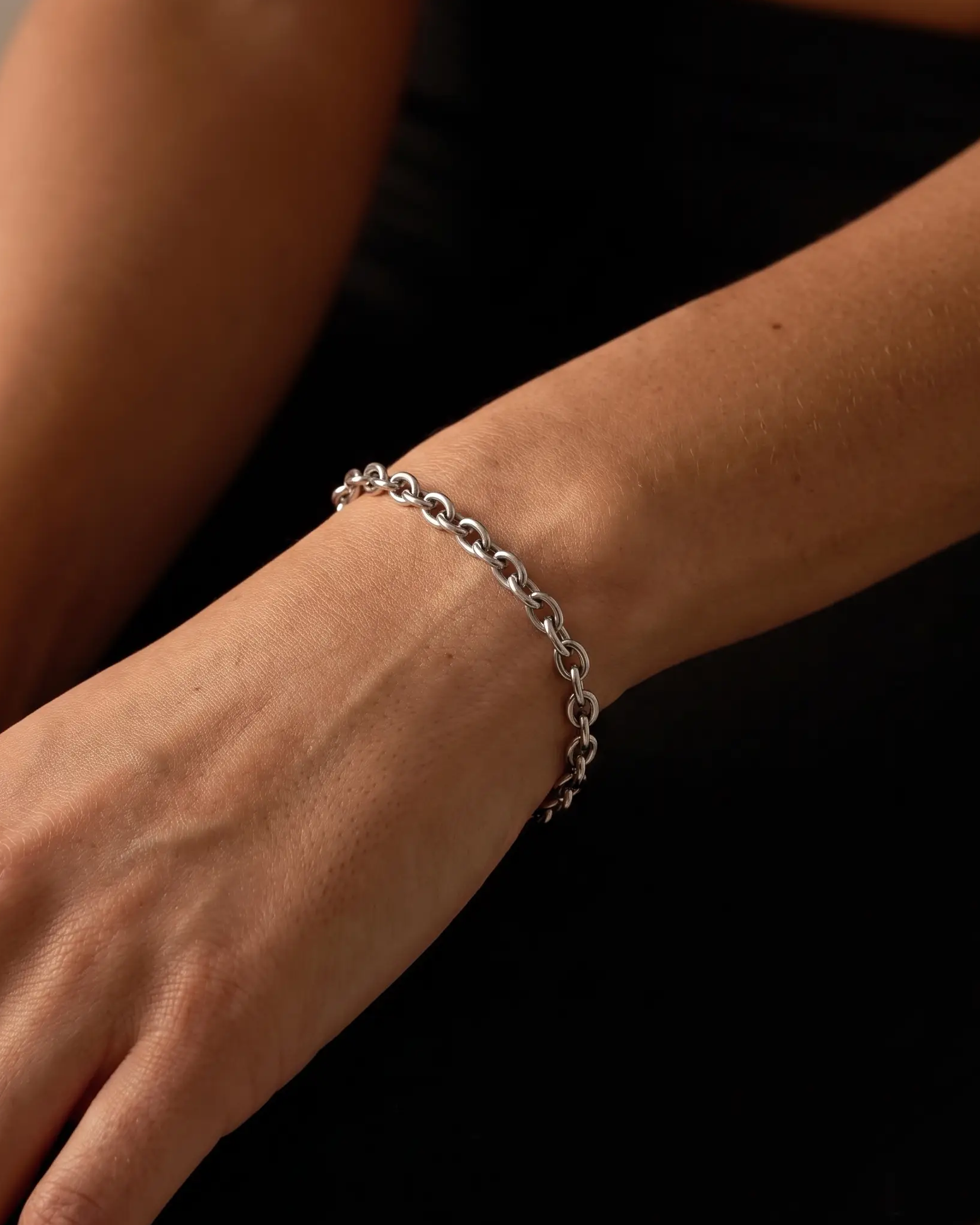 cascalia-ai bracelet-424-3mm-S_lifestyle1_a1+solo.png
