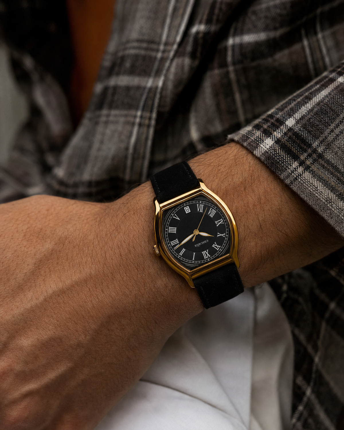Caratello Gold Automatic Black on the wrist