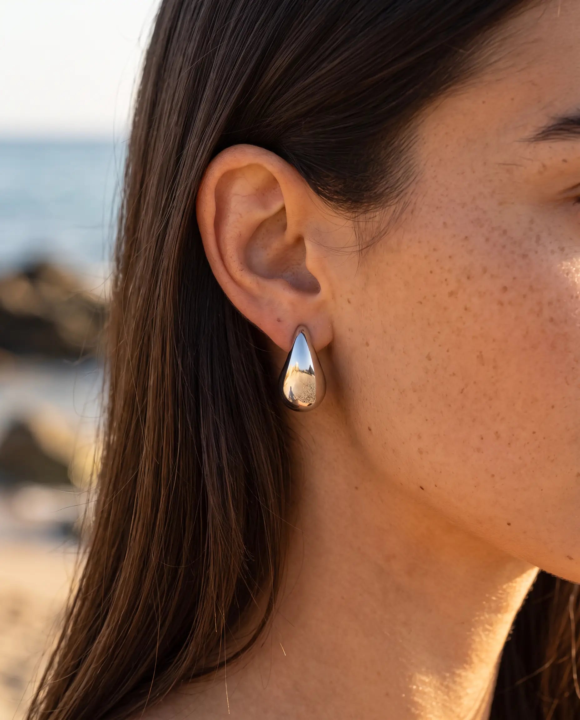 cascalia-ai earrings-1-S_studio2_a2+solo.png