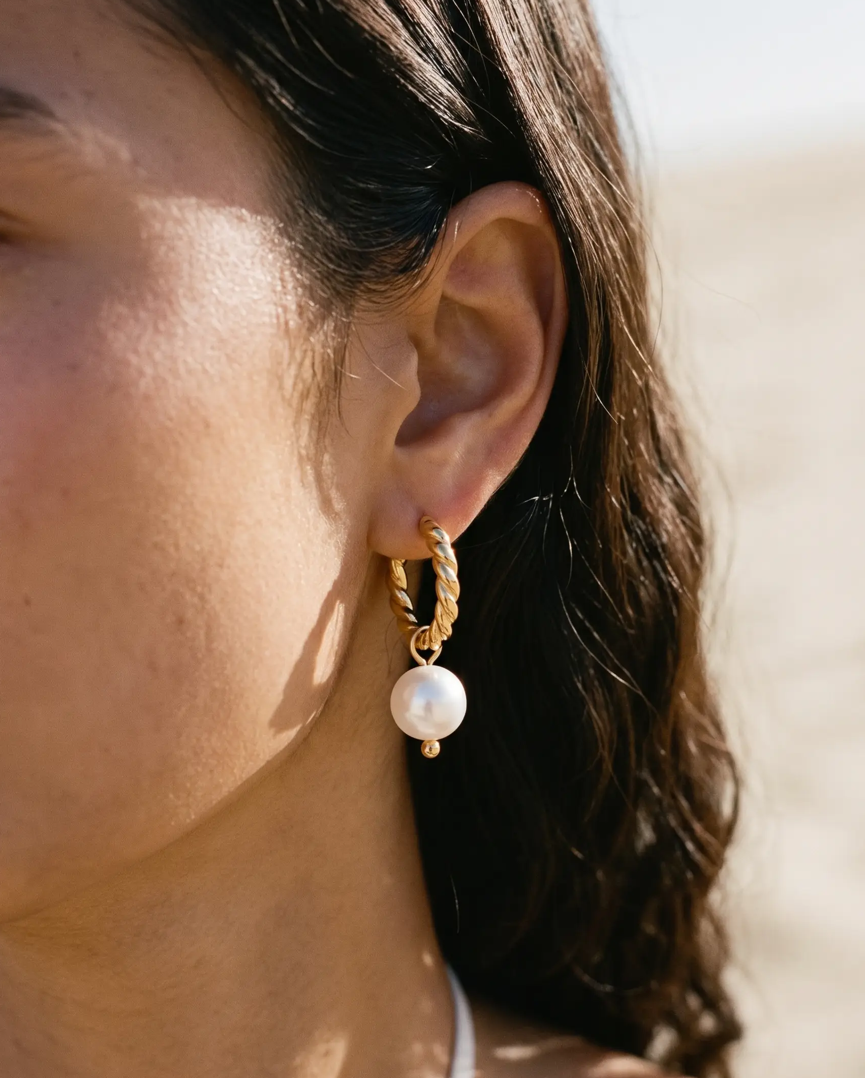 cascalia-ai earrings-11_lifestyle1_a1+solo.png