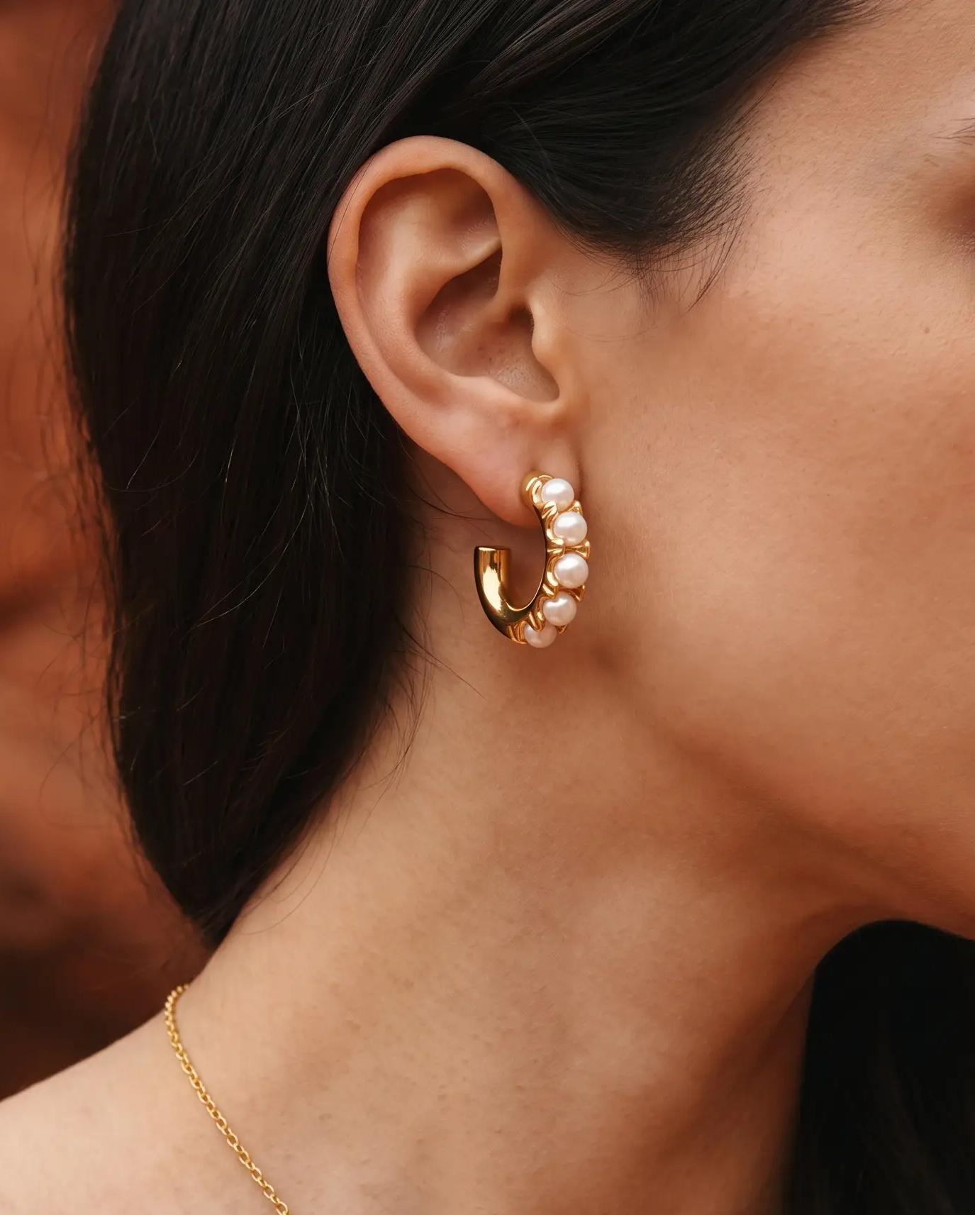 cascalia-ai earrings-13_lifestyle1_a4+necklace331.png
