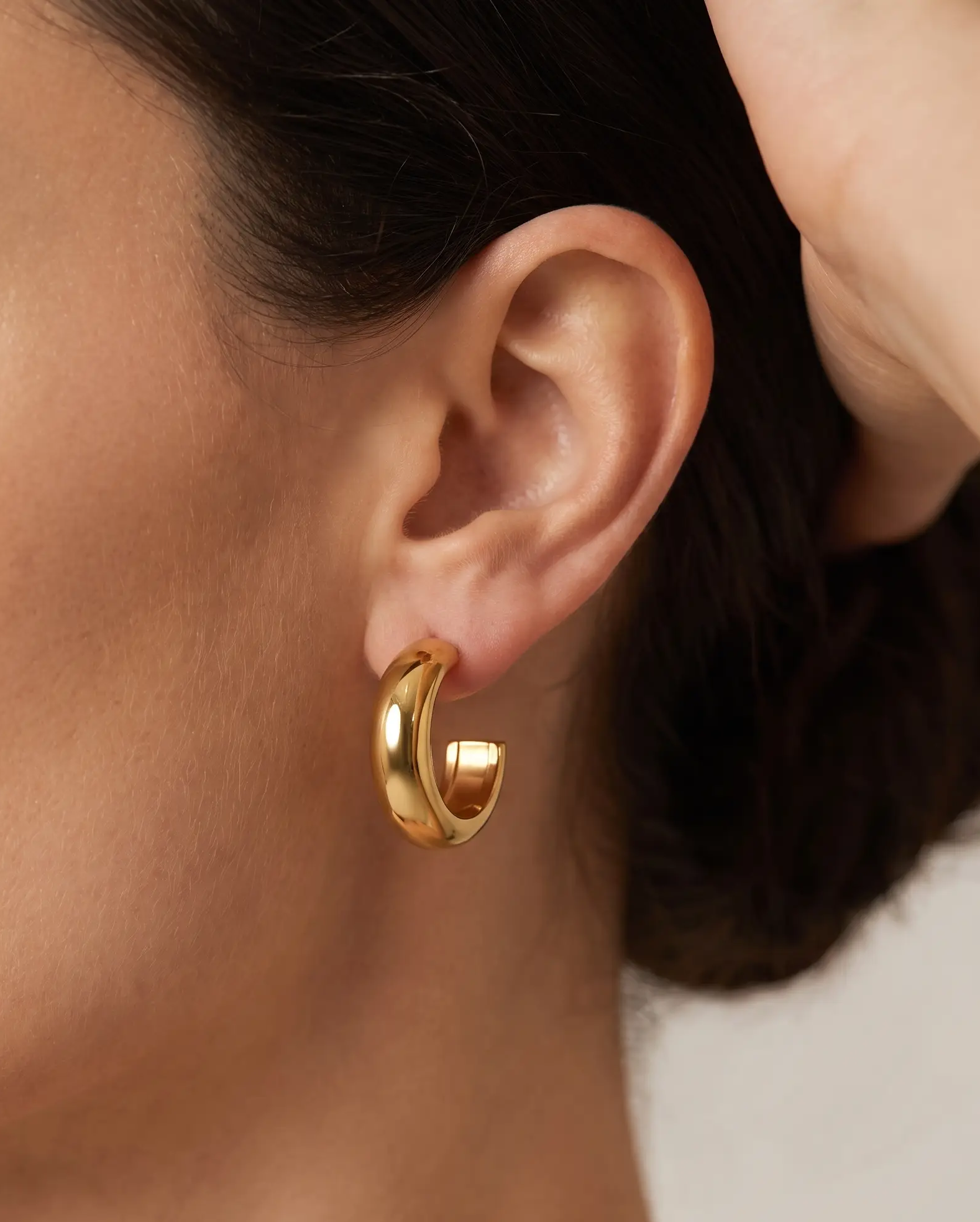 cascalia-ai earrings-17_studio2_a5+solo.png