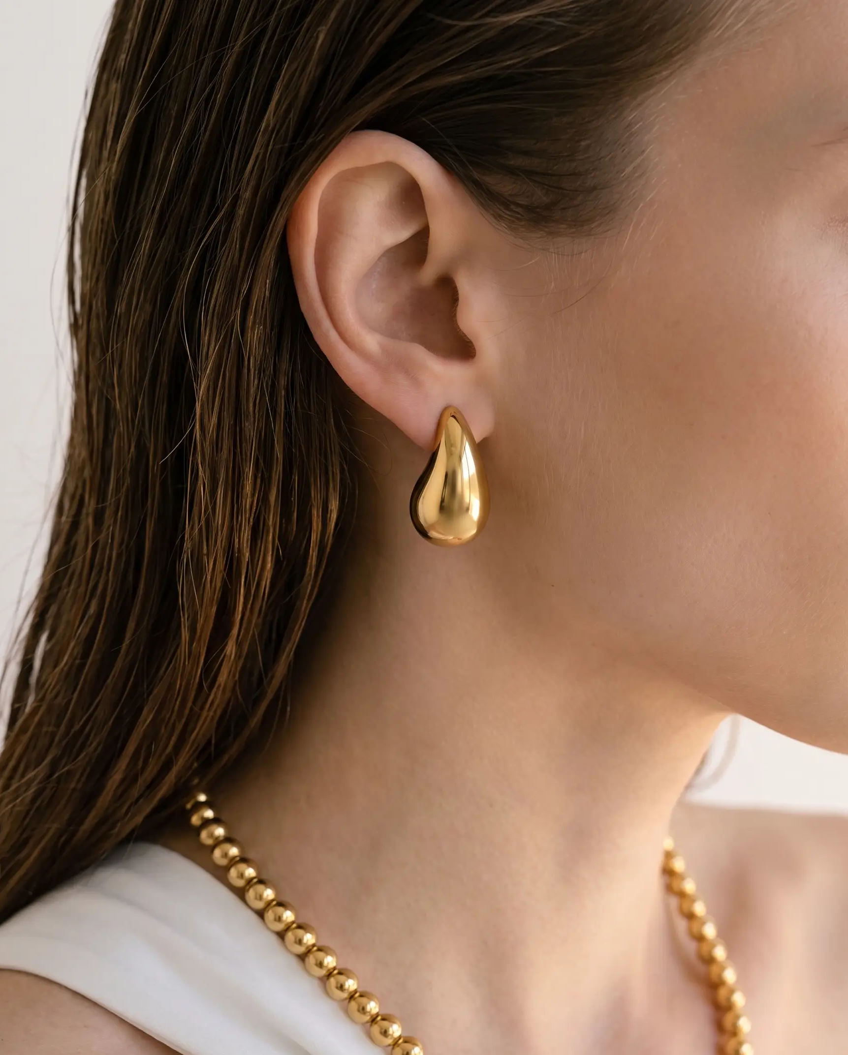 cascalia-ai earrings-1_lifestyle1_a3+necklace264.png