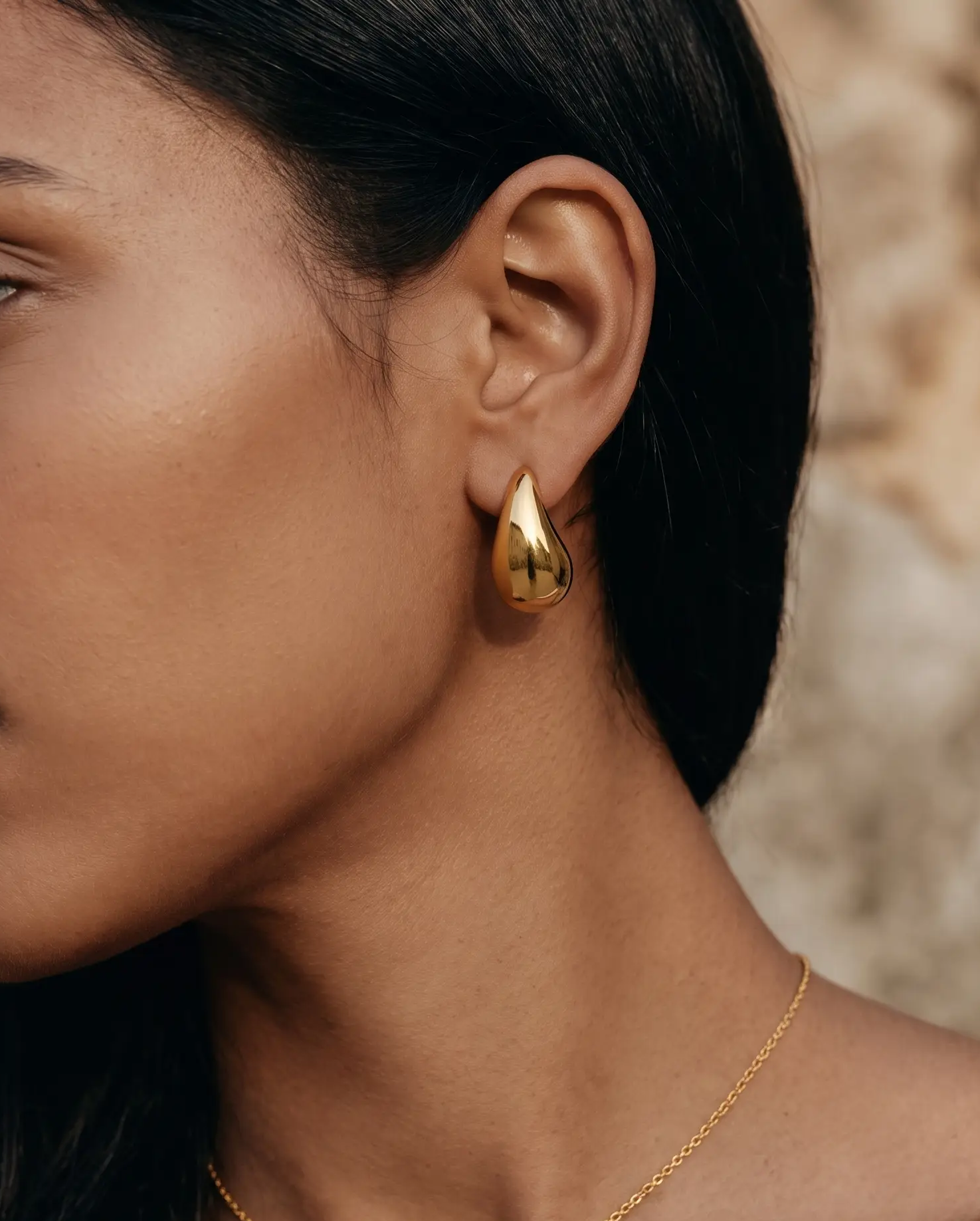 cascalia-ai earrings-1_studio2_a4+necklace242.png