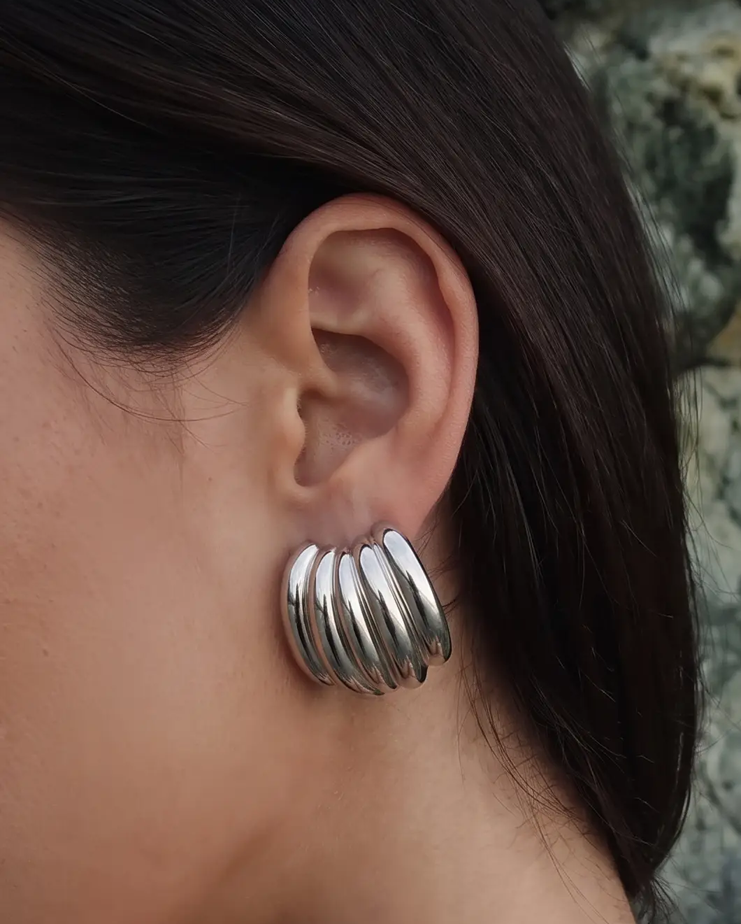 cascalia-ai earrings-22-S_studio2_a2+necklace430-5mm-S.png