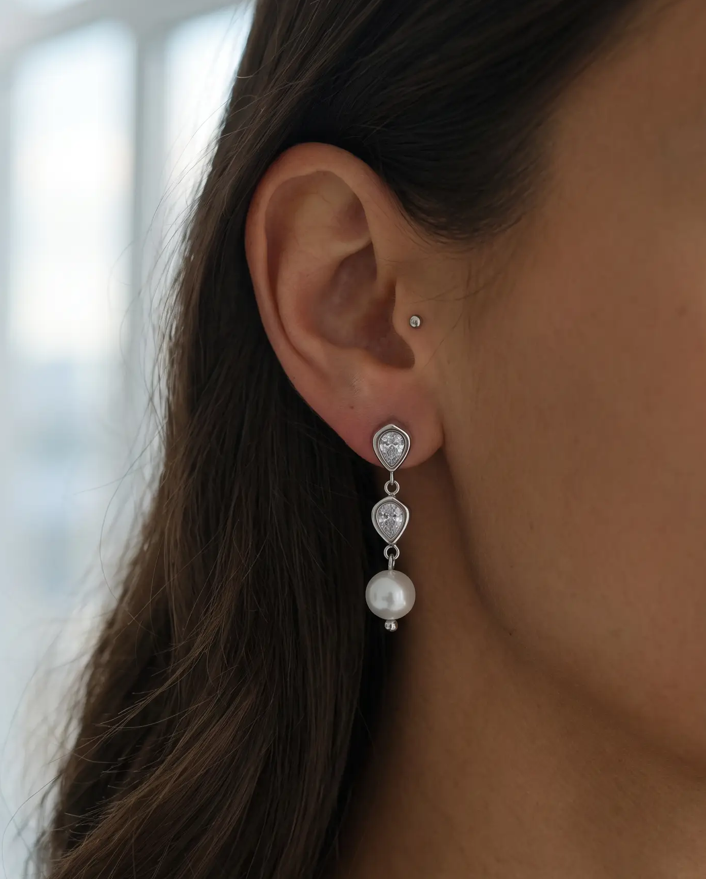 cascalia-ai earrings-293-S_lifestyle1_a1+solo.png
