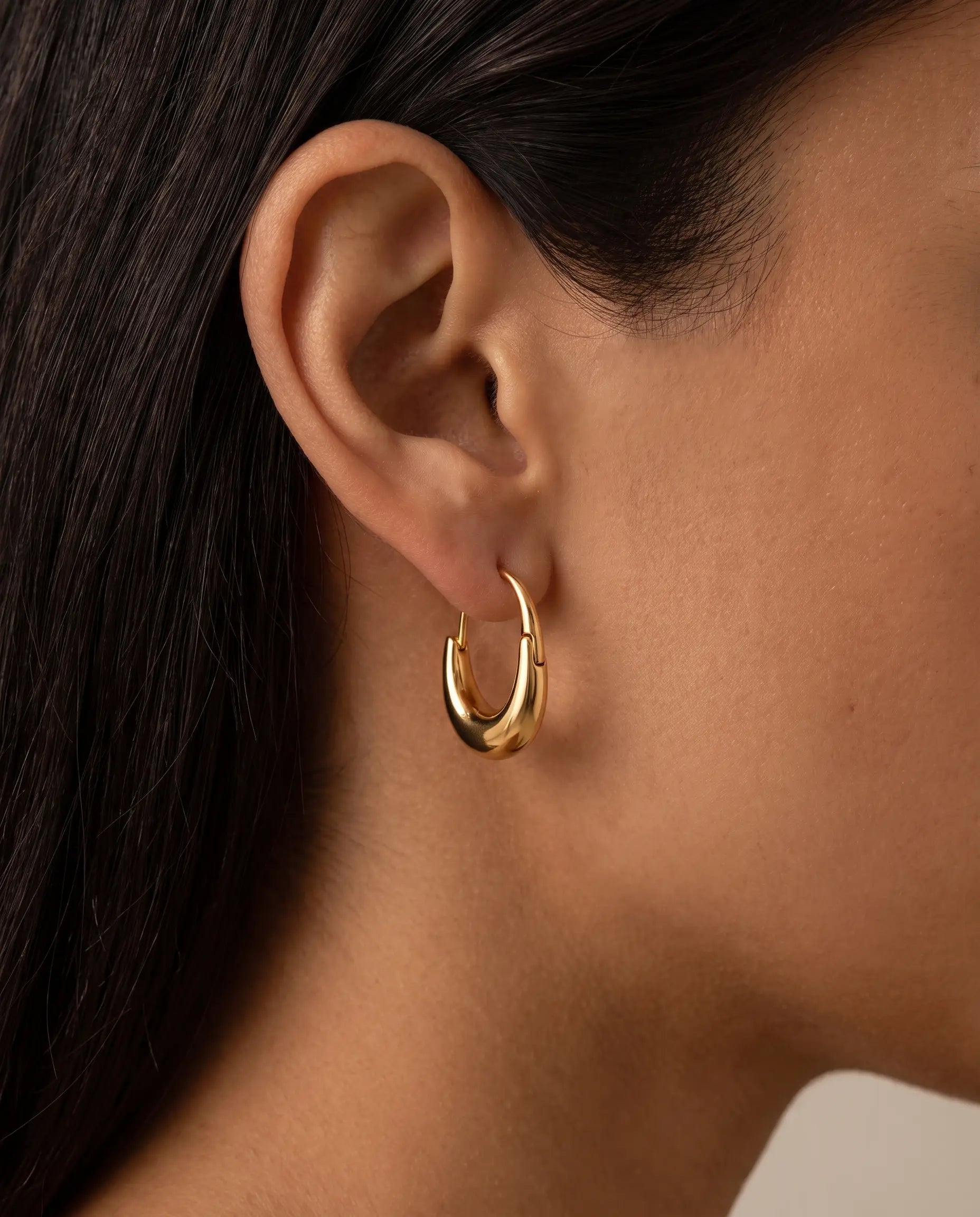 cascalia-ai earrings-296_studio2_a3+solo.png
