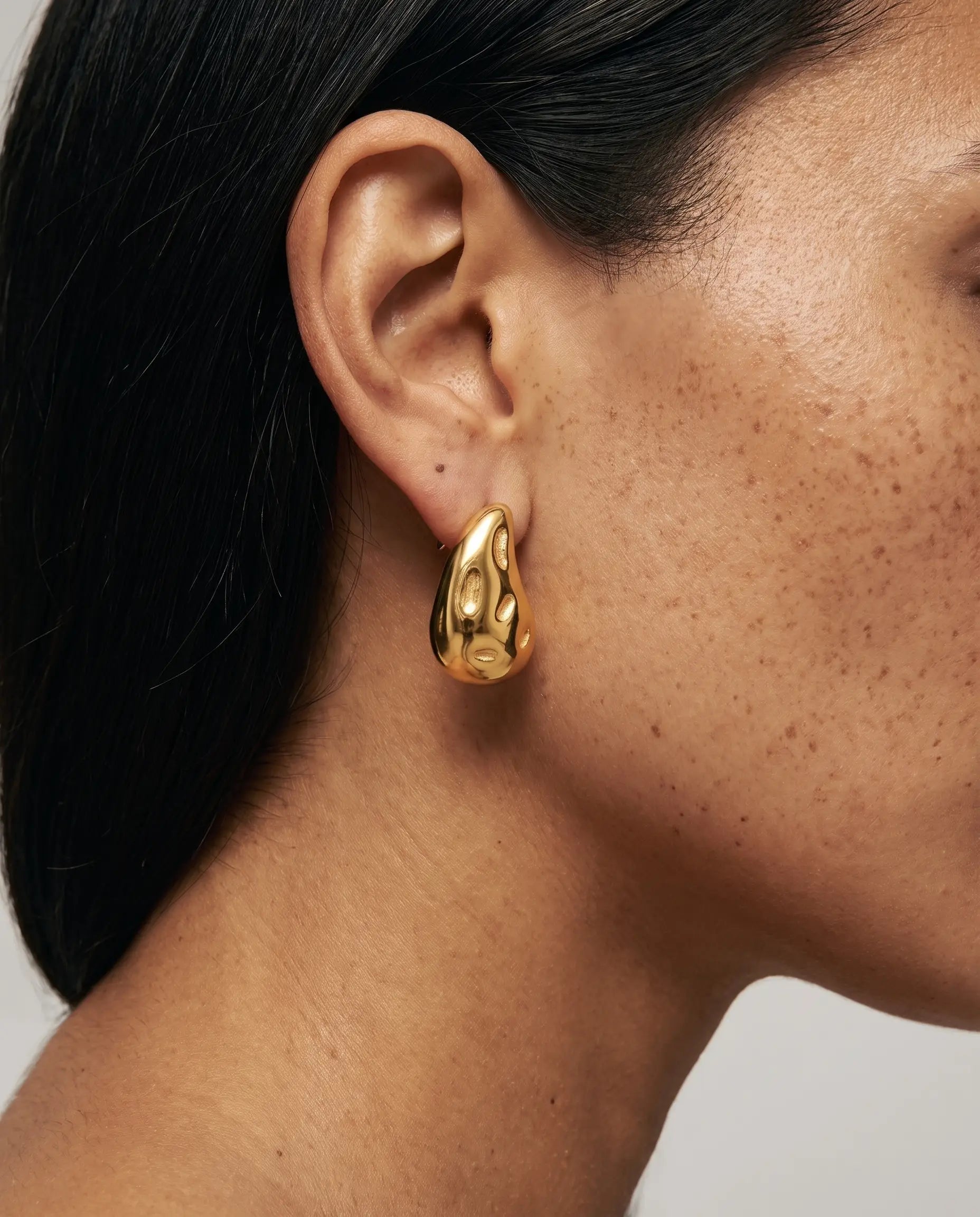 cascalia-ai earrings-358_lifestyle1_a3+solo.png
