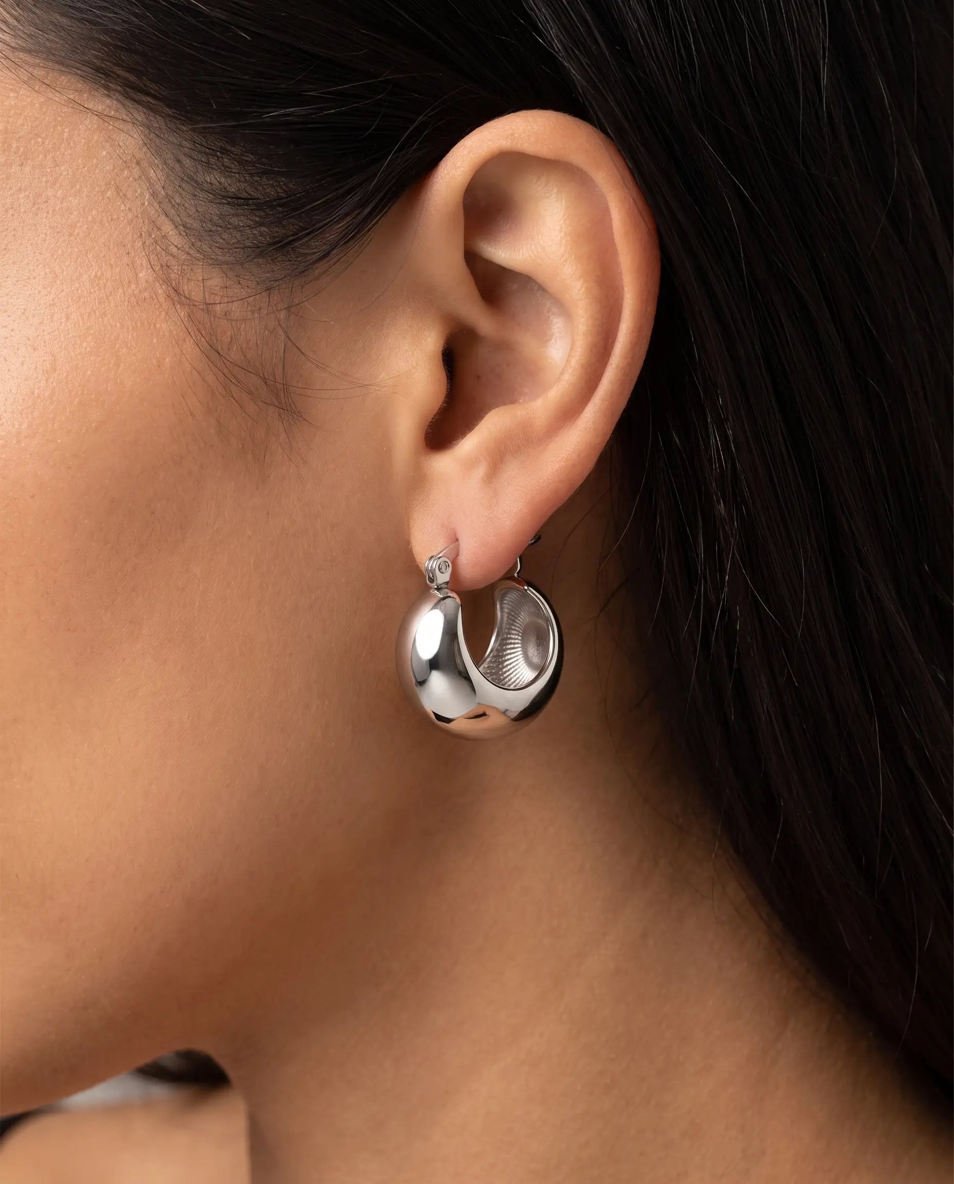 cascalia-ai earrings-363-S_studio2_a1+solo.png