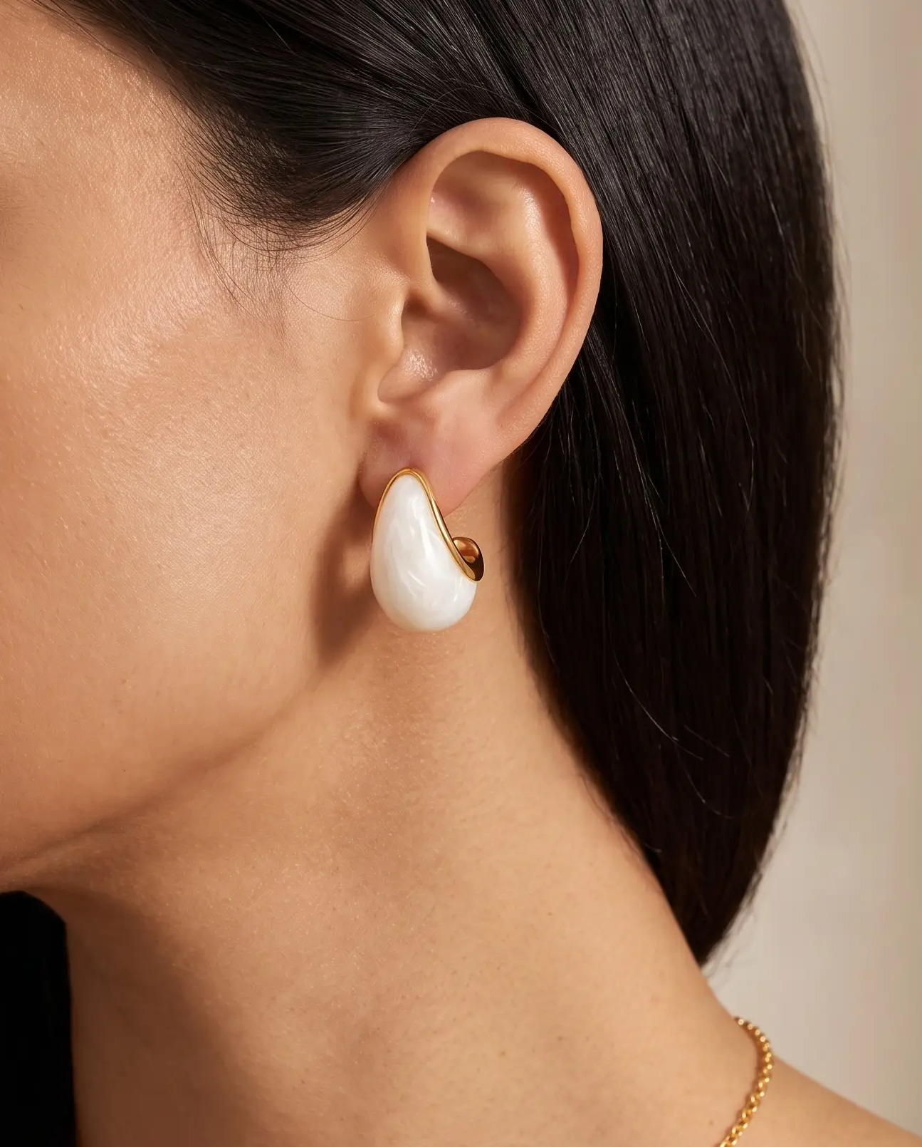 cascalia-ai earrings-407_studio1_a3+necklace286.png