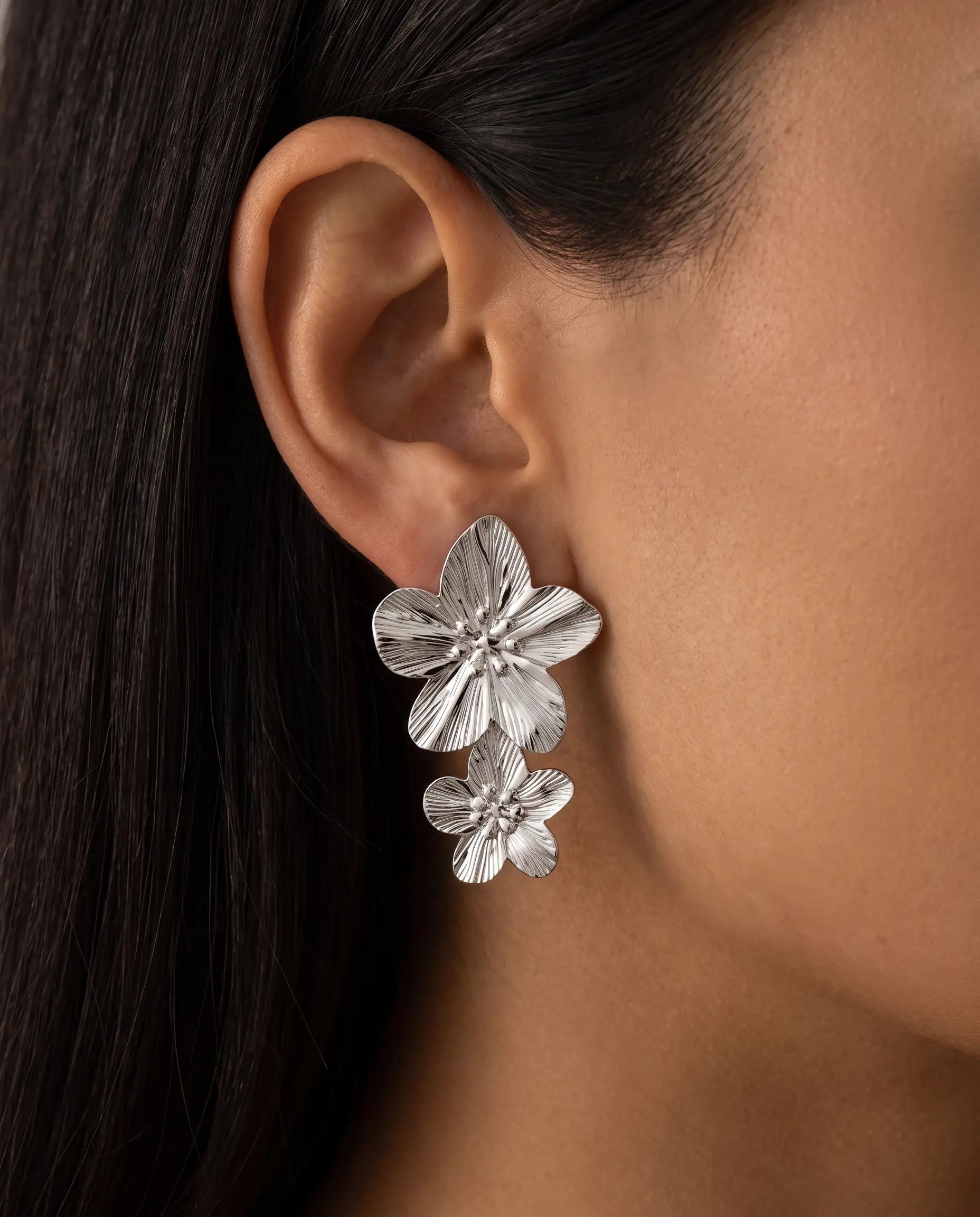 cascalia-ai earrings-83-S_lifestyle1_a1+solo.png