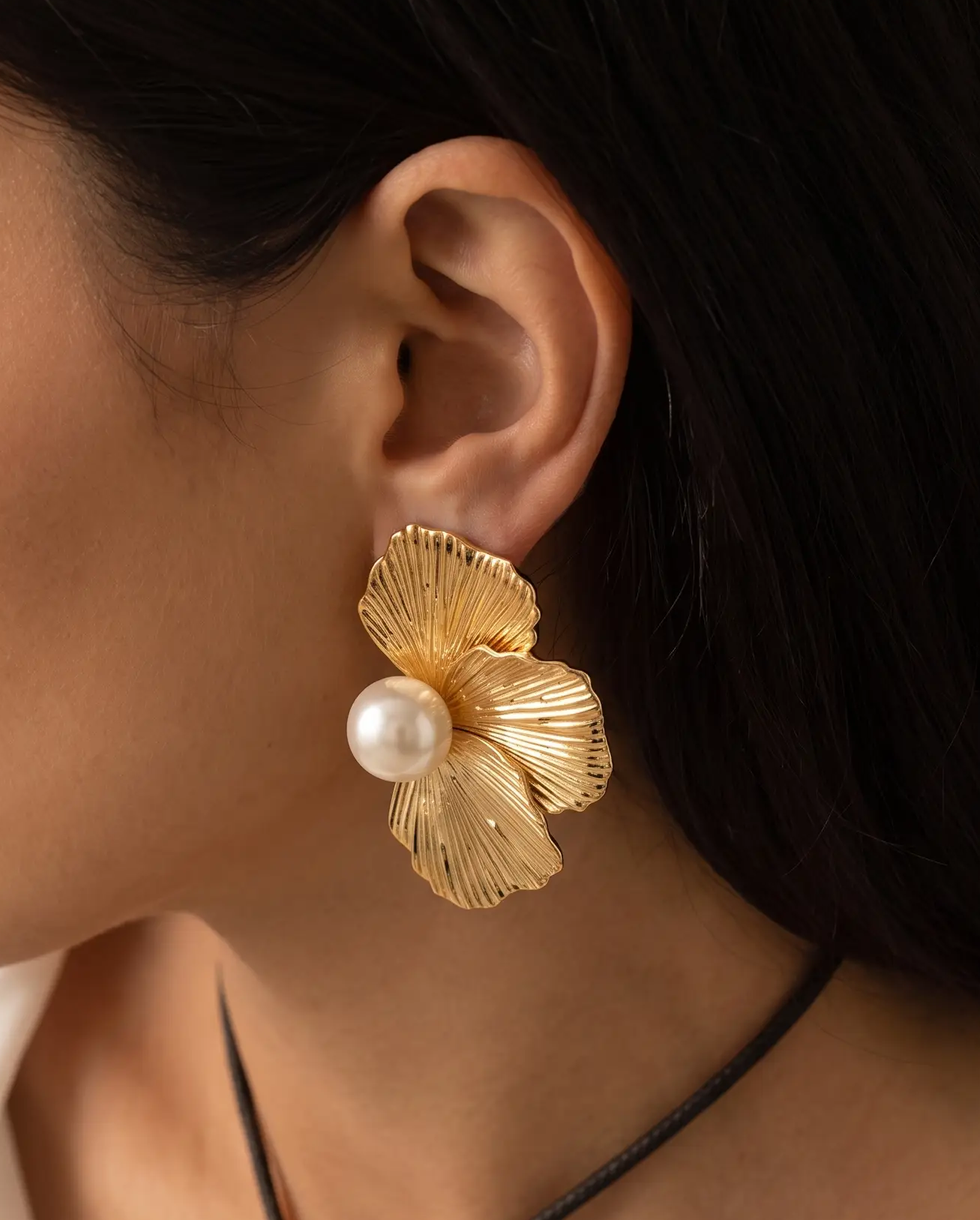 cascalia-ai earrings-84_lifestyle1_a3+necklace237.png