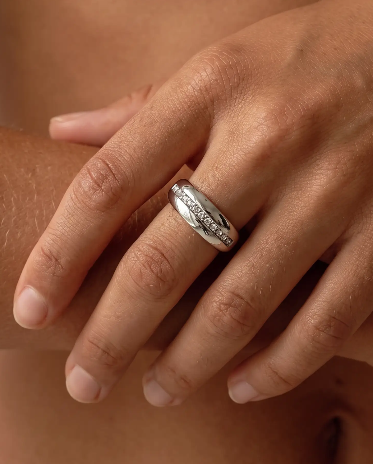 cascalia-ai ring-152-S_lifestyle1_a1+solo.png