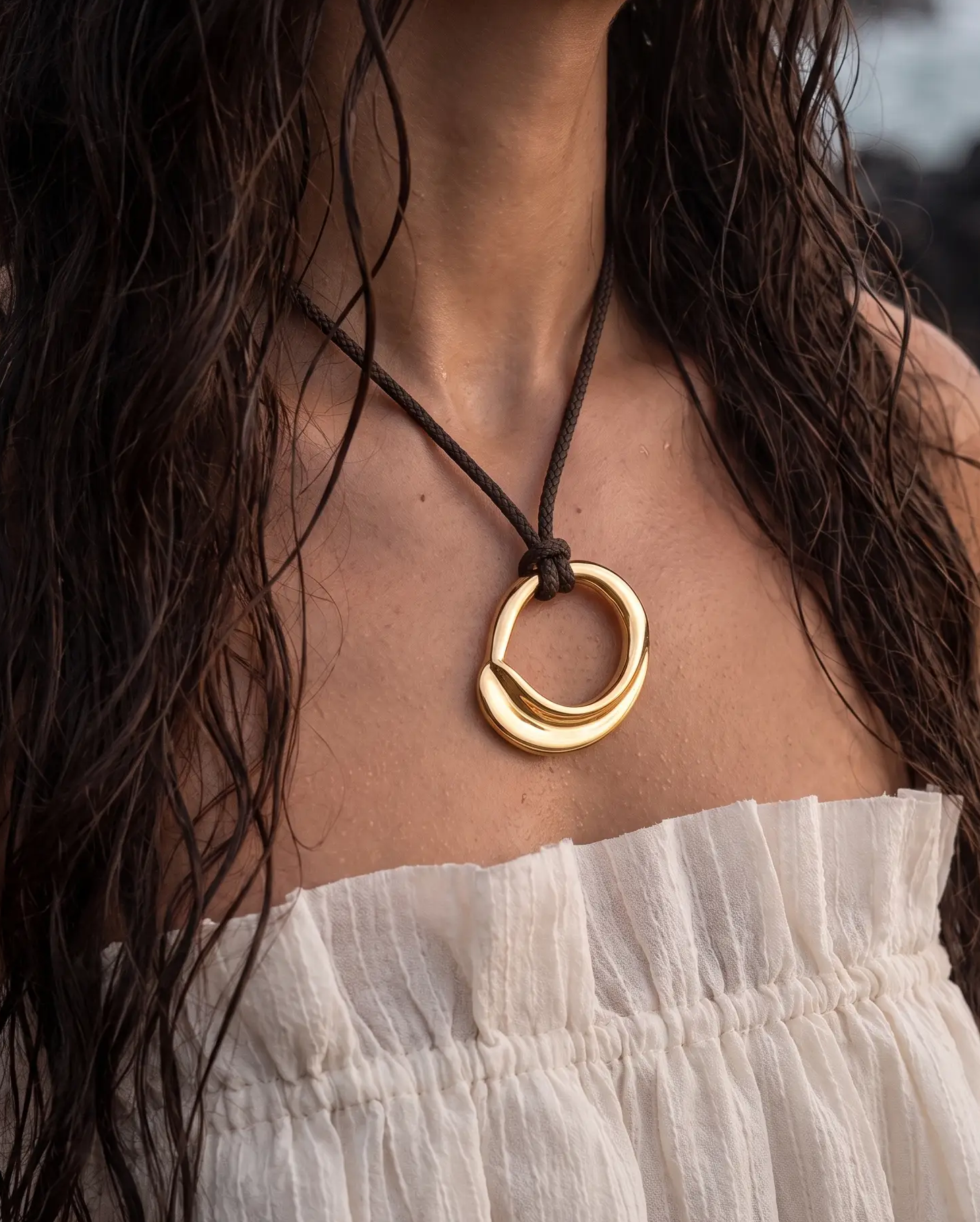 cascalia-ai necklace-237_studio2_a4+solo.png