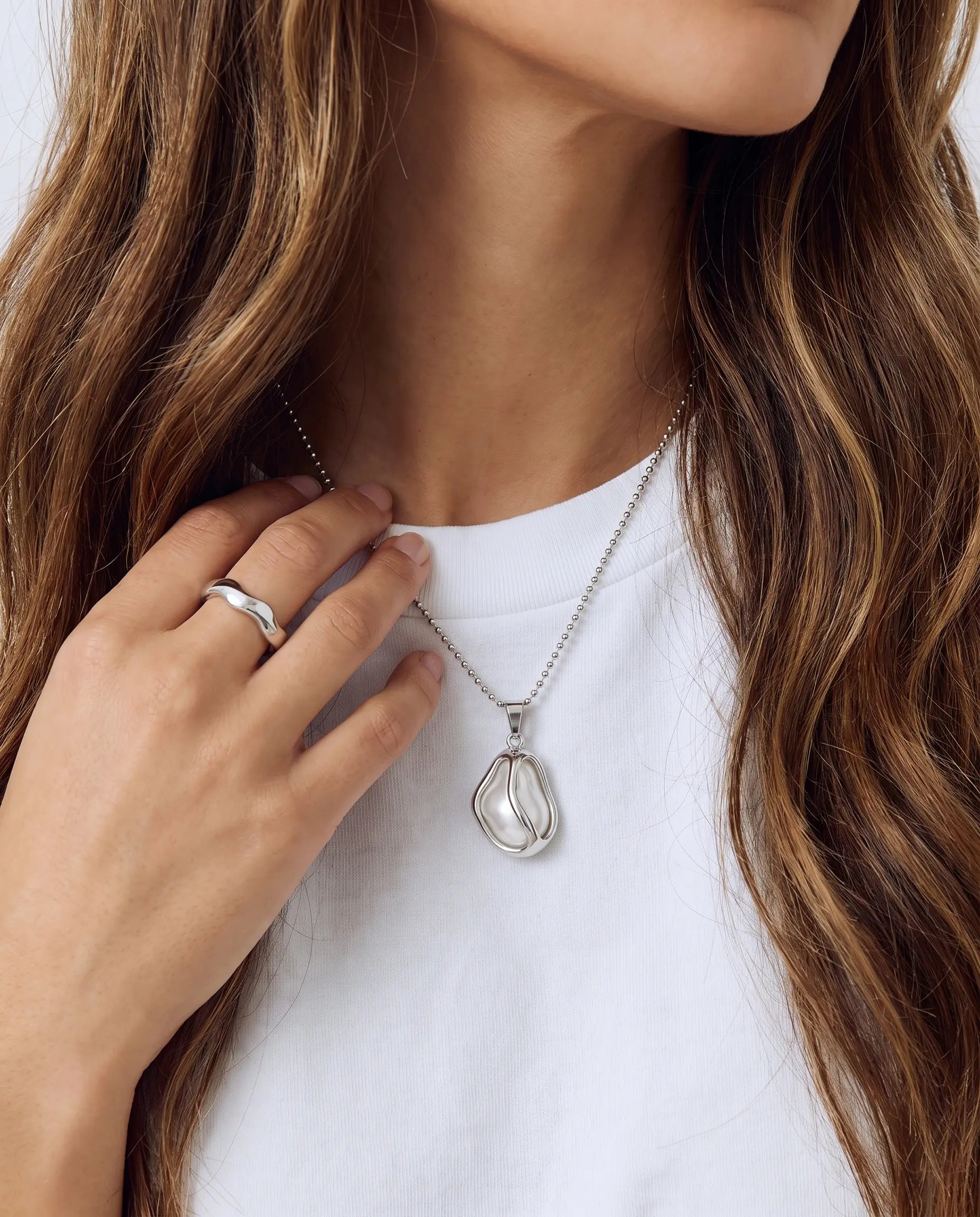 cascalia-ai necklace-249-S_studio2_a2+ring134-S.png