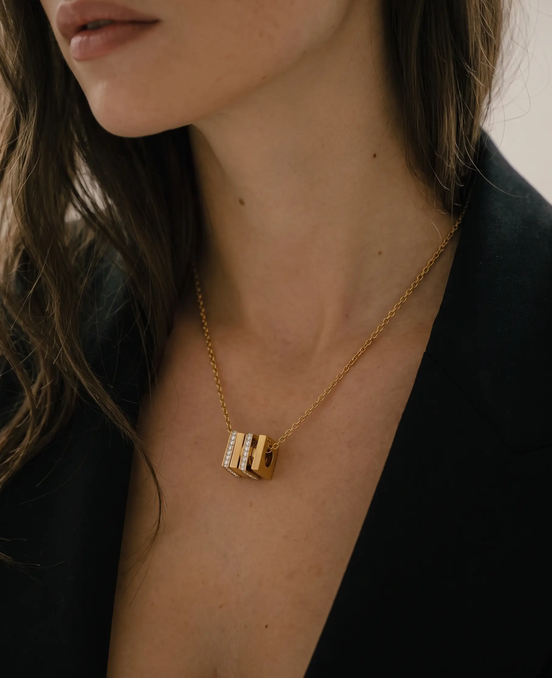 cascalia-ai necklace-252_studio1_a3+solo.png