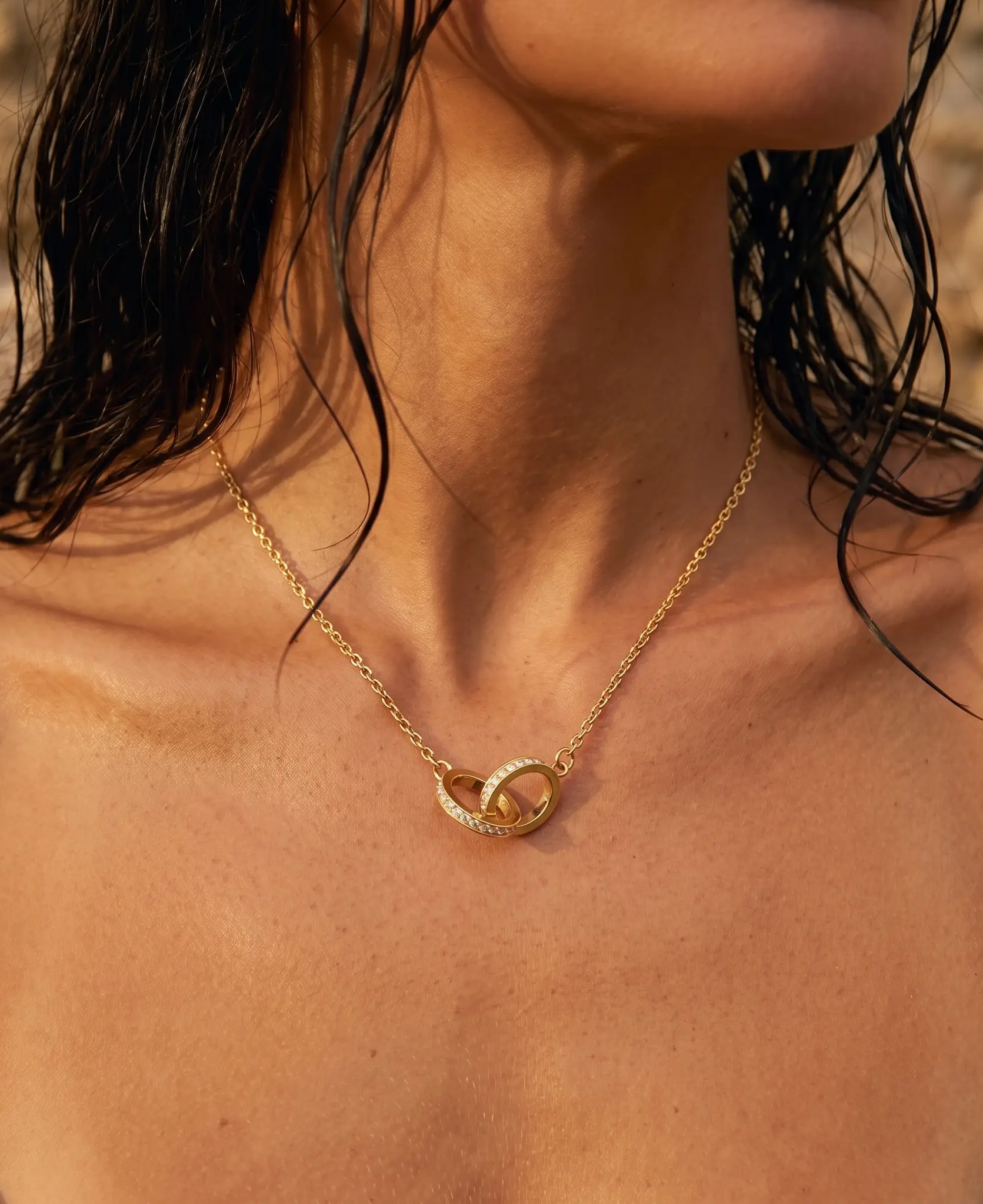 cascalia-ai necklace-288_lifestyle1_a1+solo.png